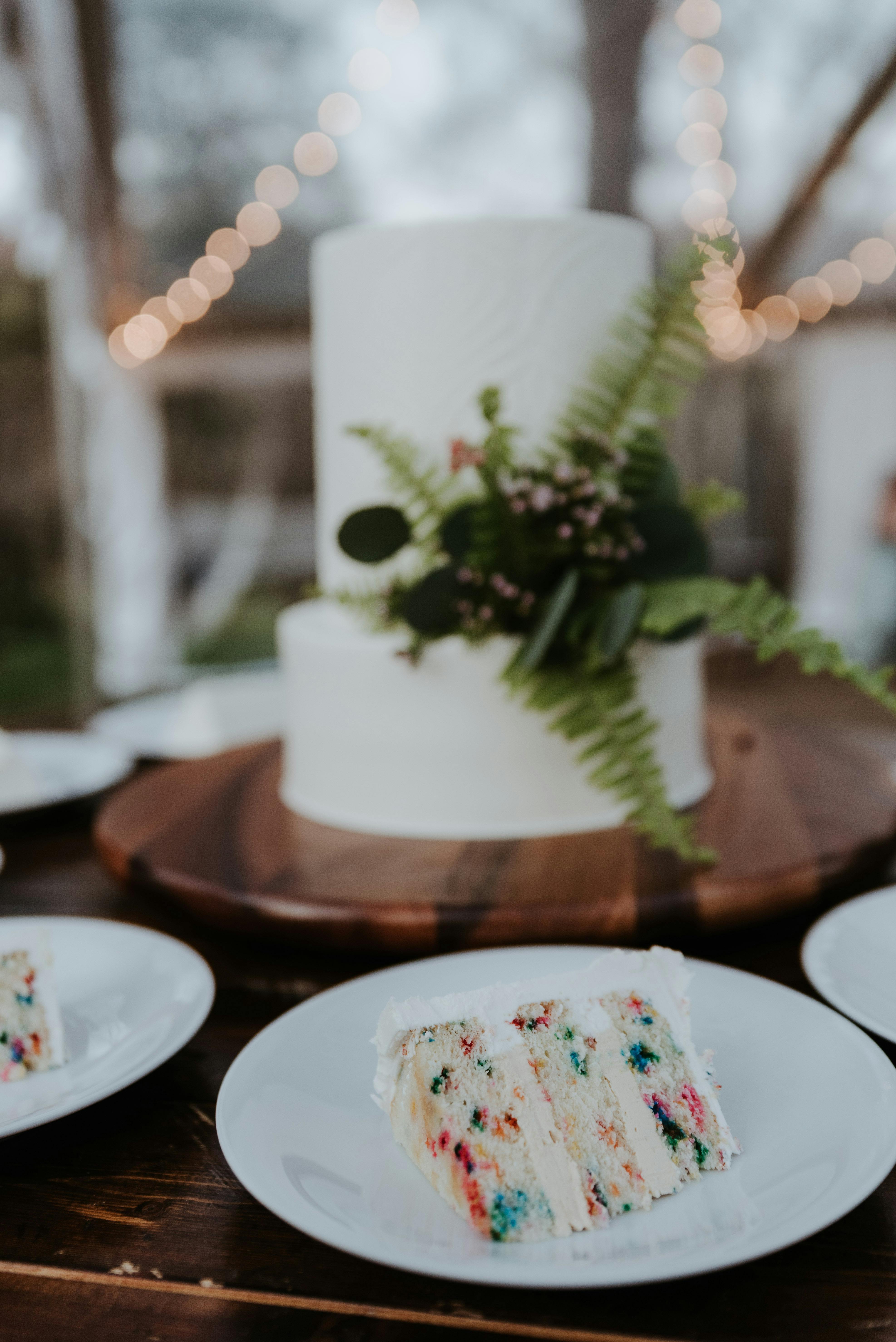 Ein Stück Kuchen auf einem Teller | Quelle: Pexels