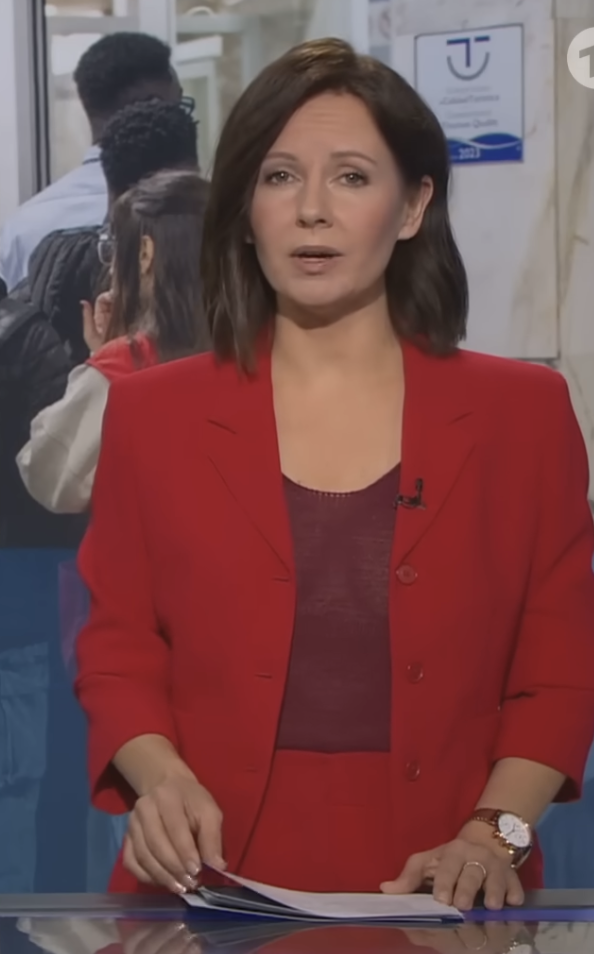 Romy Hiller präsentiert Tagesschau | Quelle: youtube.com/watch?v=oKRUe0RnQmU