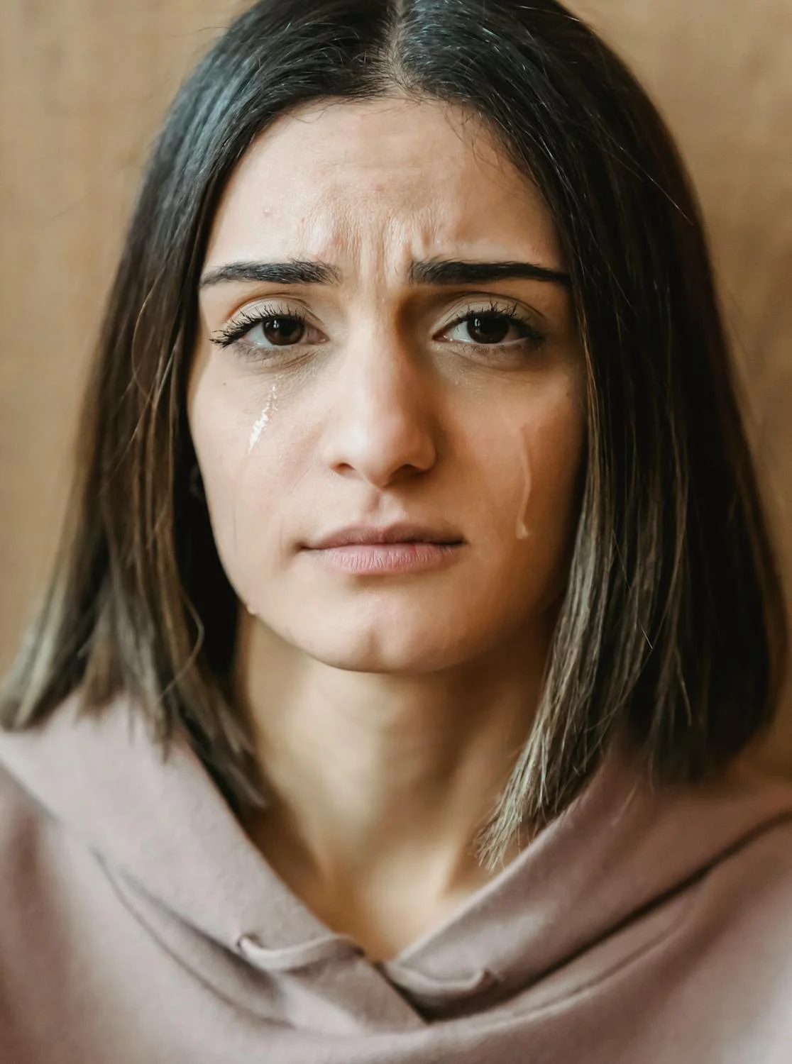 Eine weinende junge Frau | Quelle: Pexels