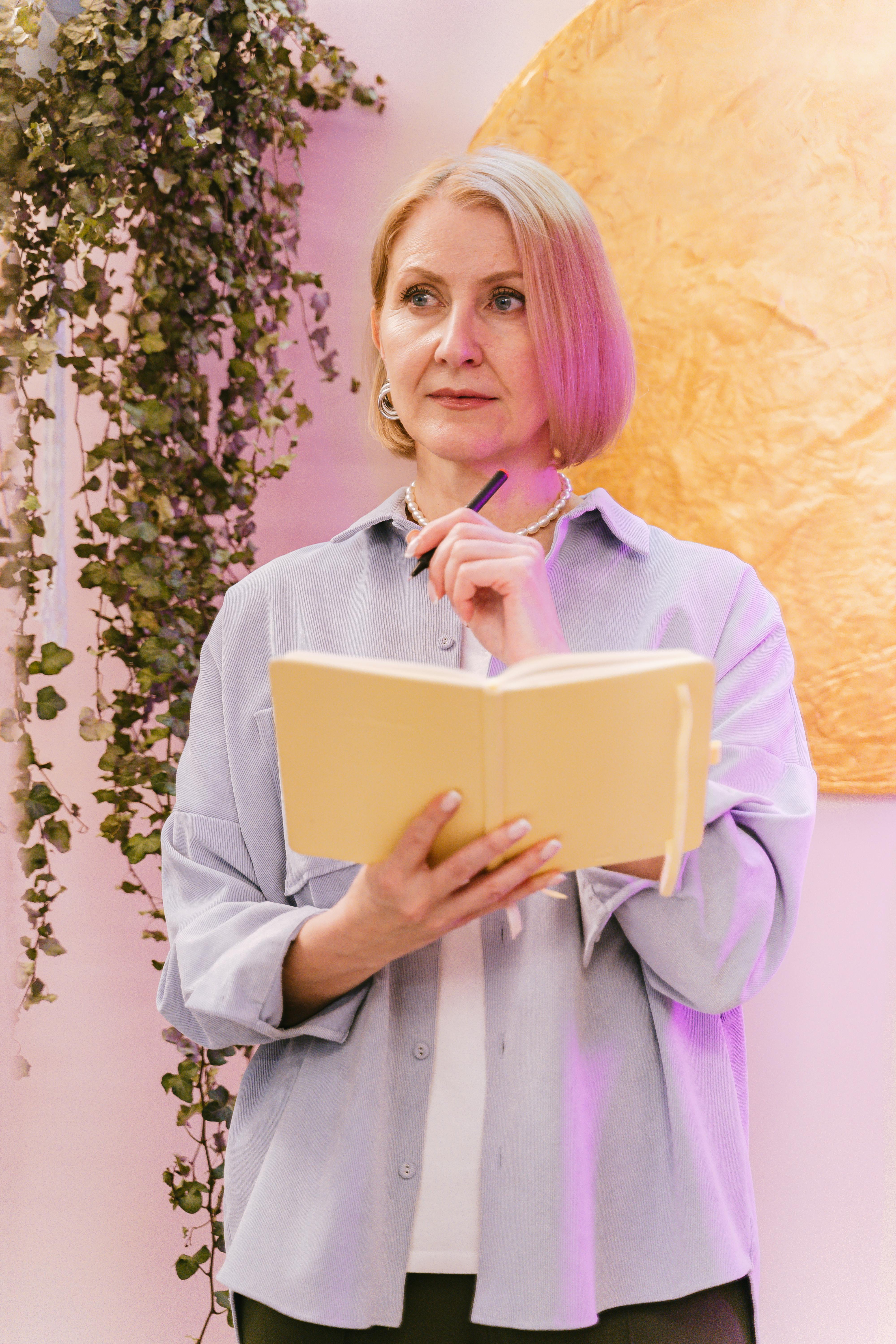 Eine ernste Frau | Quelle: Pexels