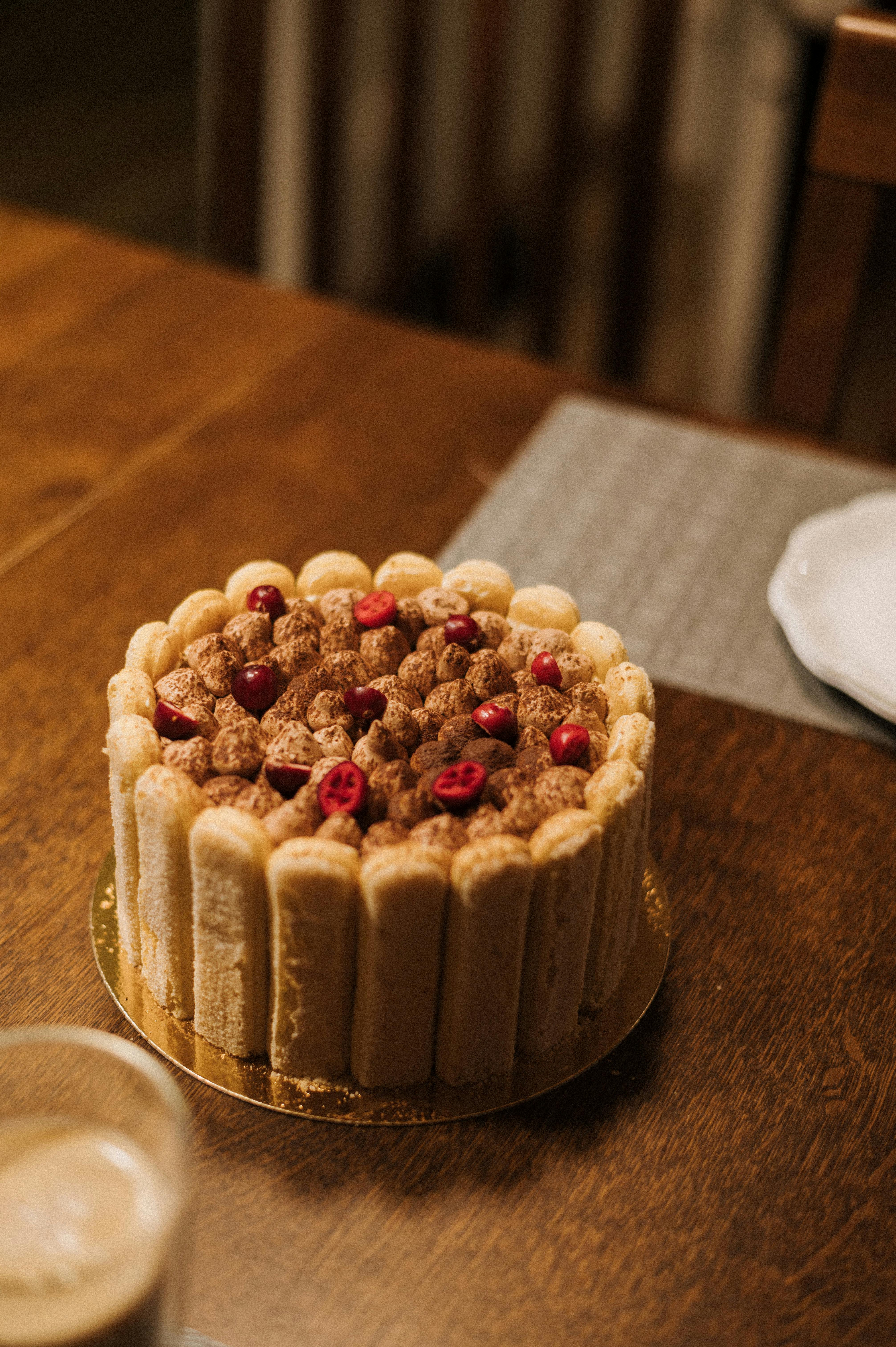 Eine Tiramisu-Torte auf einem Tisch | Quelle: Pexels