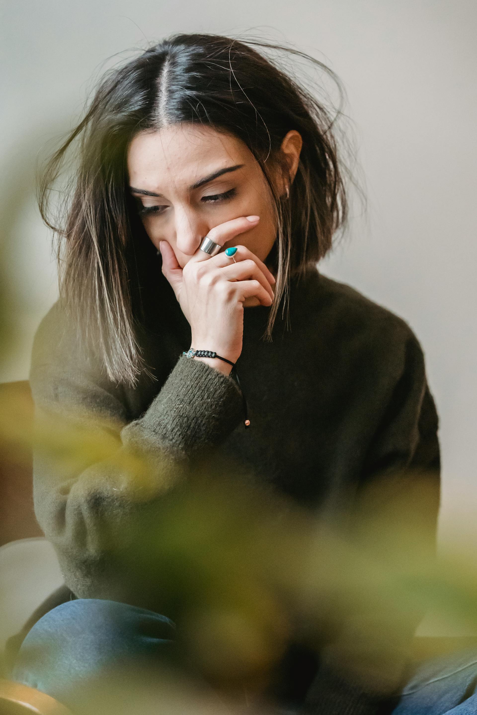 Eine angespannte Frau | Quelle: Pexels