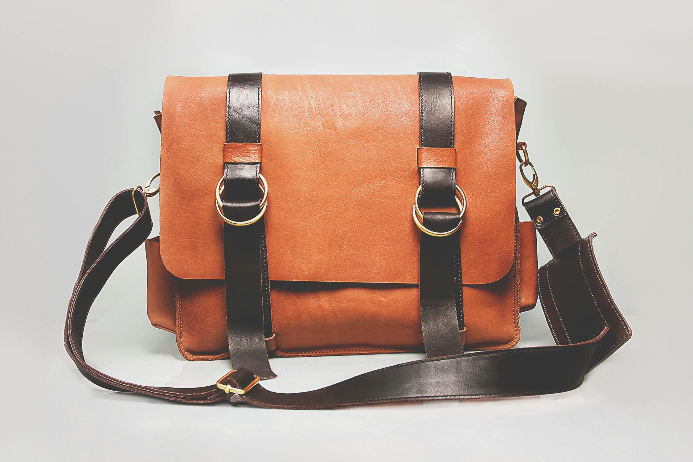 Eine Ledertasche | Quelle: Pexels
