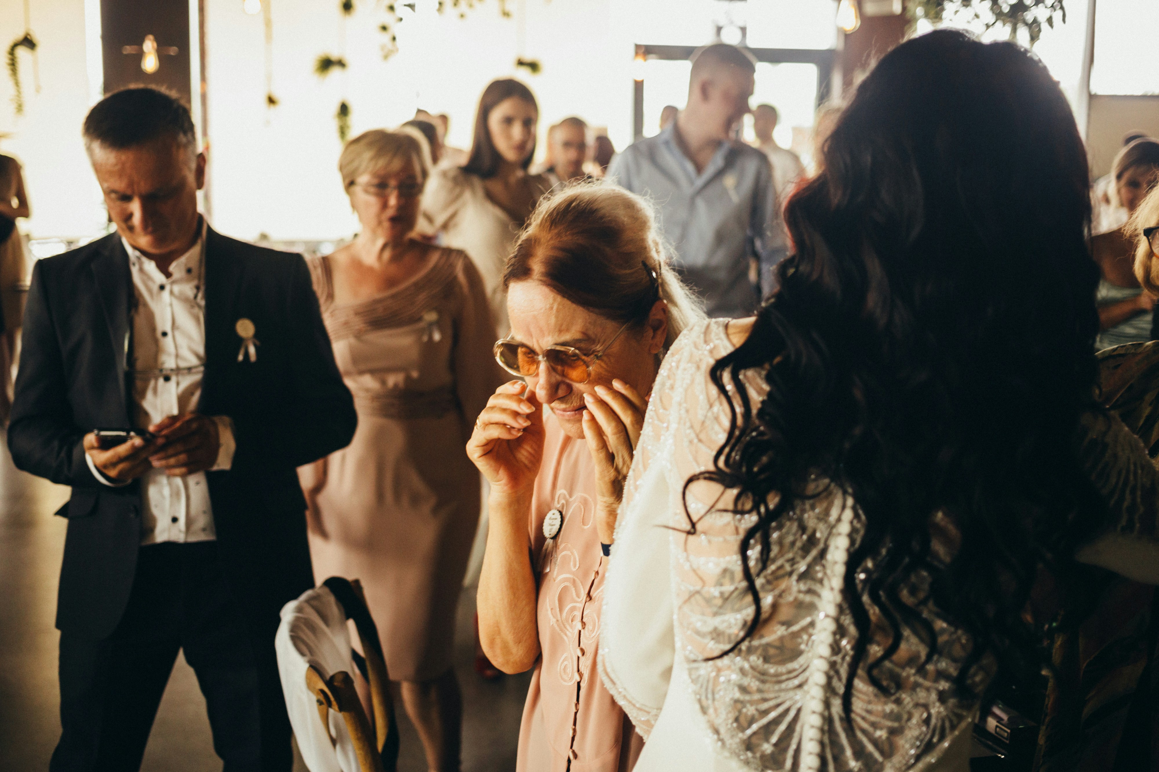 Gäste auf einer Hochzeit | Quelle: Unsplash