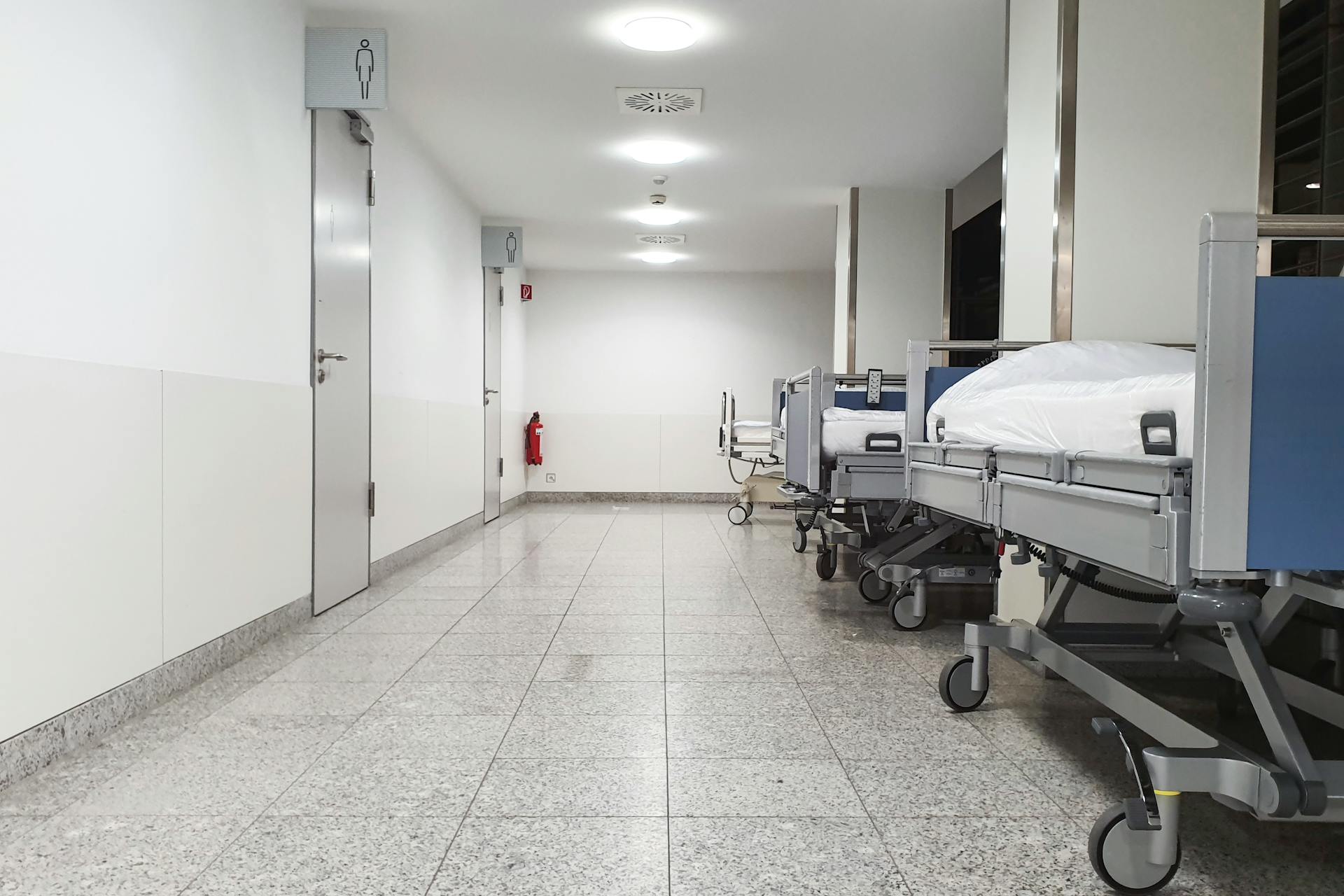 Ein Korridor in einem Krankenhaus | Quelle: Pexels