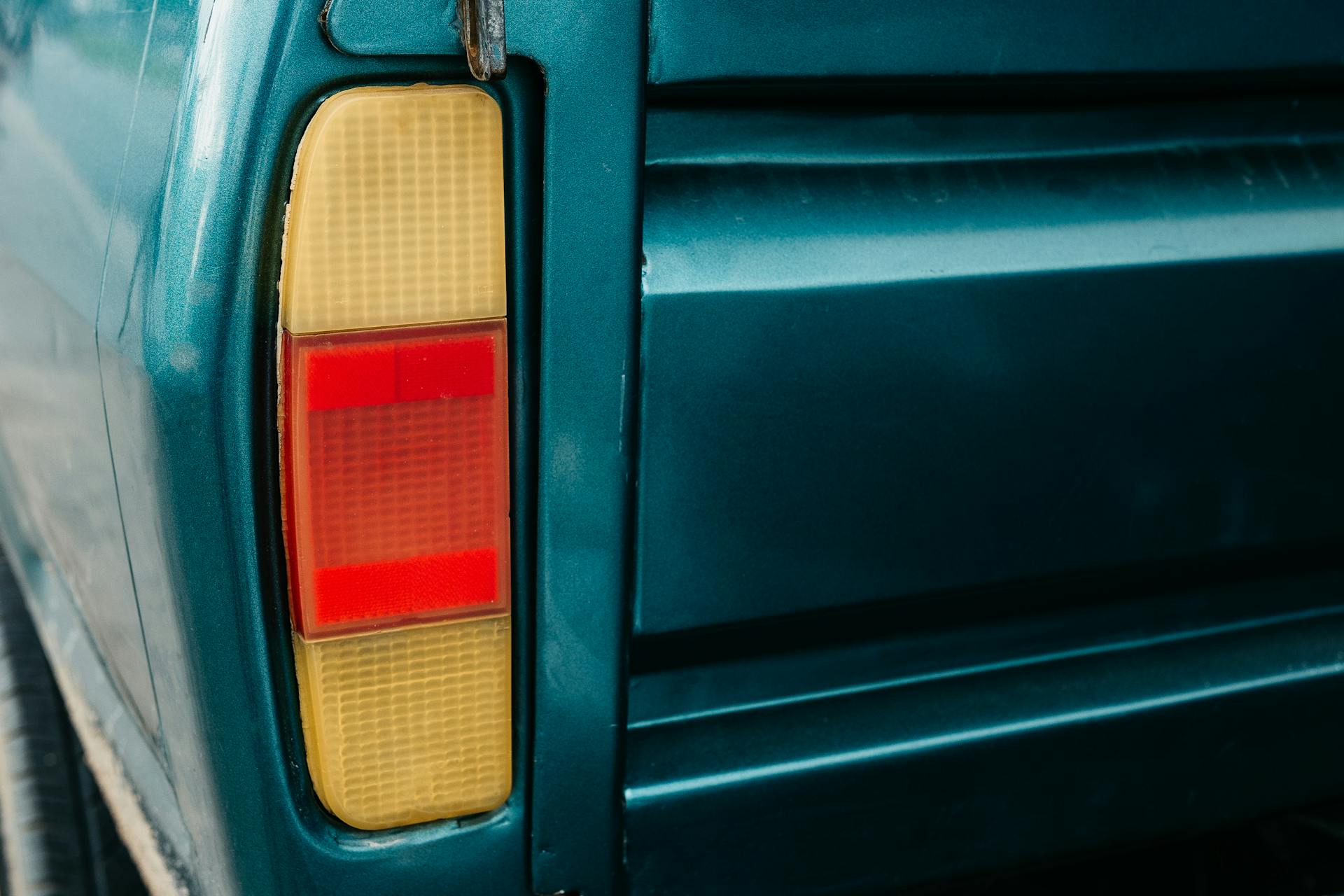 Rücklicht eines Autos | Quelle: Pexels