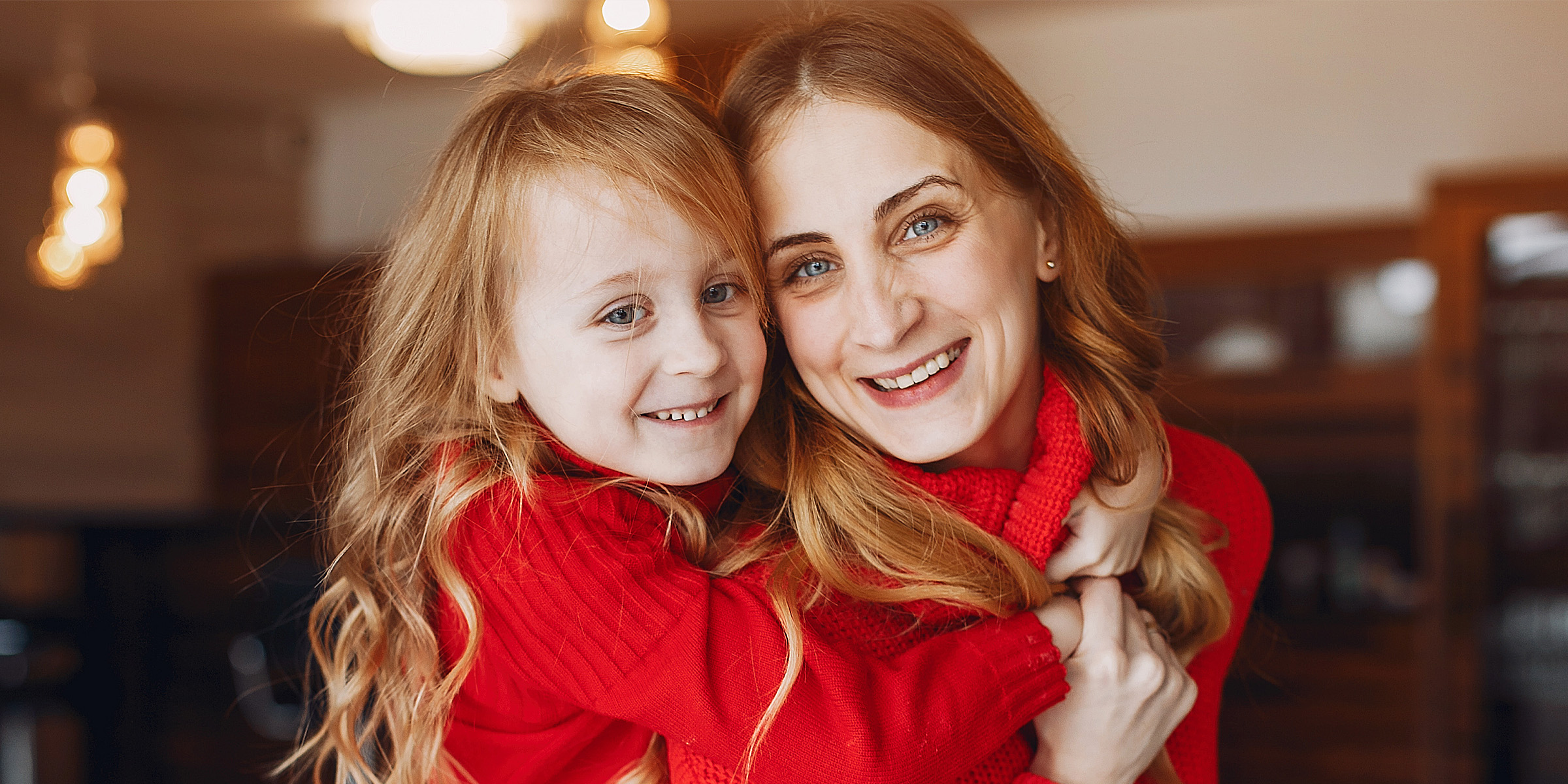 Eine Mutter mit ihrer Tochter | Quelle: Freepik