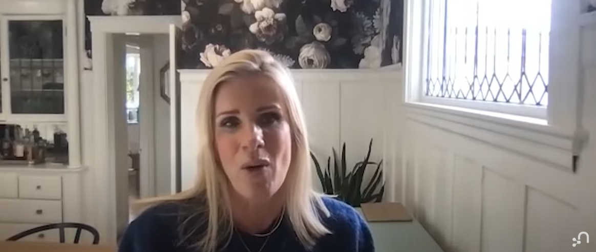 Chief People Officer, Kristin Cabot in einem Interview mit Neo4j, aus einem YouTube-Beitrag vom 30. März 2021 | Quelle: YouTube/Neo4j