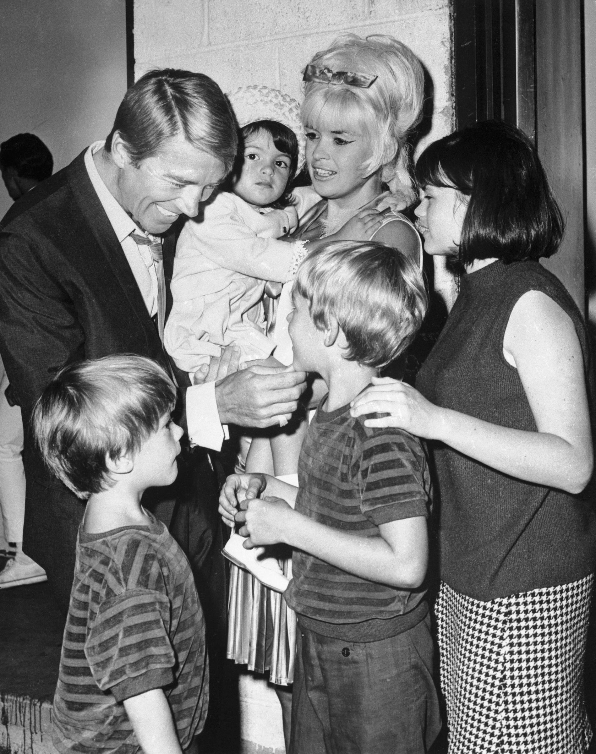 Jayne Mansfields Familienleben war weitaus facettenreicher als das glamouröse Image, das sie berühmt machte. Hargitay betonte später, dass ihre Mutter intelligent, abenteuerlustig und ihren fünf Kindern sehr zugetan war. | Quelle: Getty Images