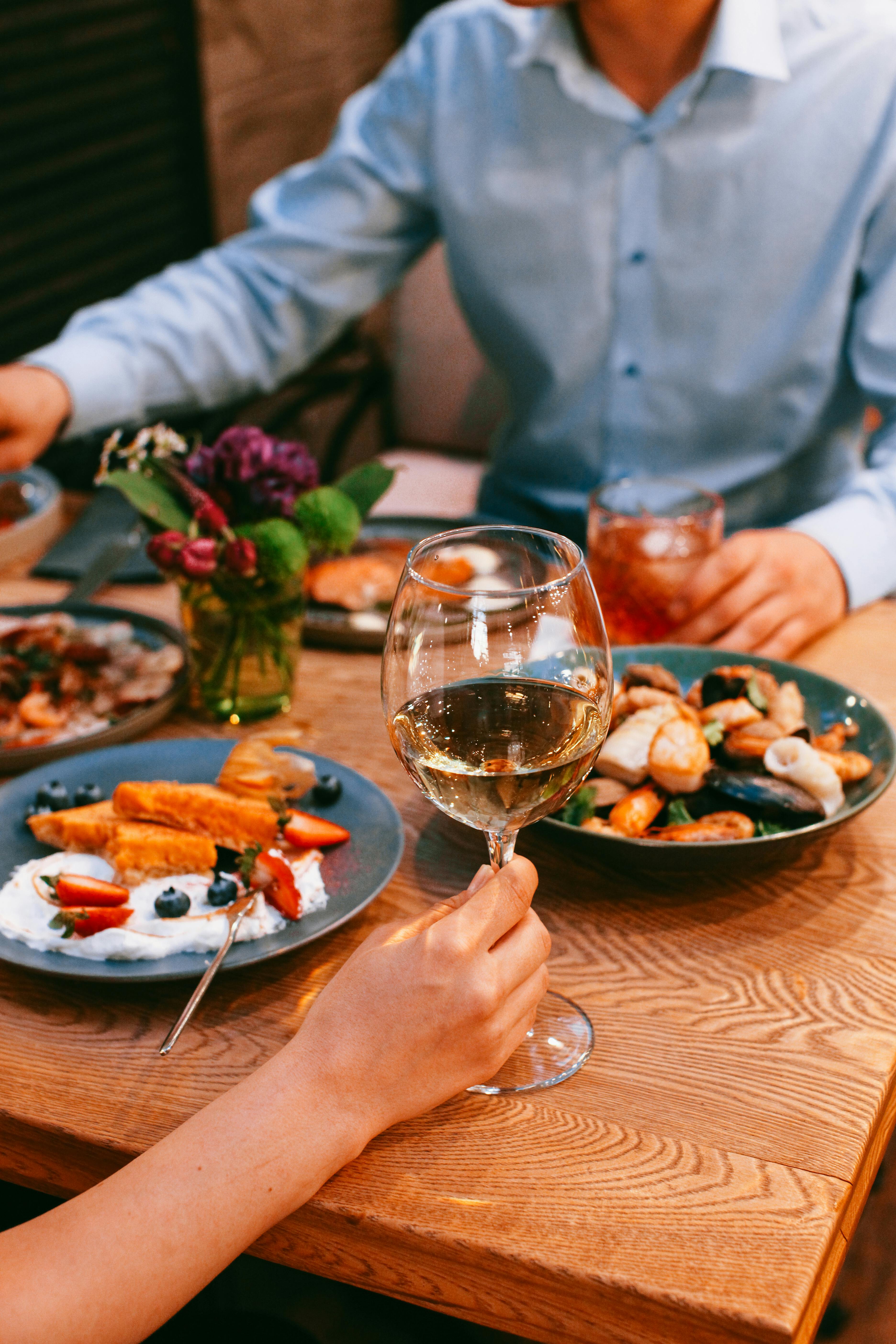 Ein Paar bei einer Verabredung zum Abendessen | Quelle: Pexels