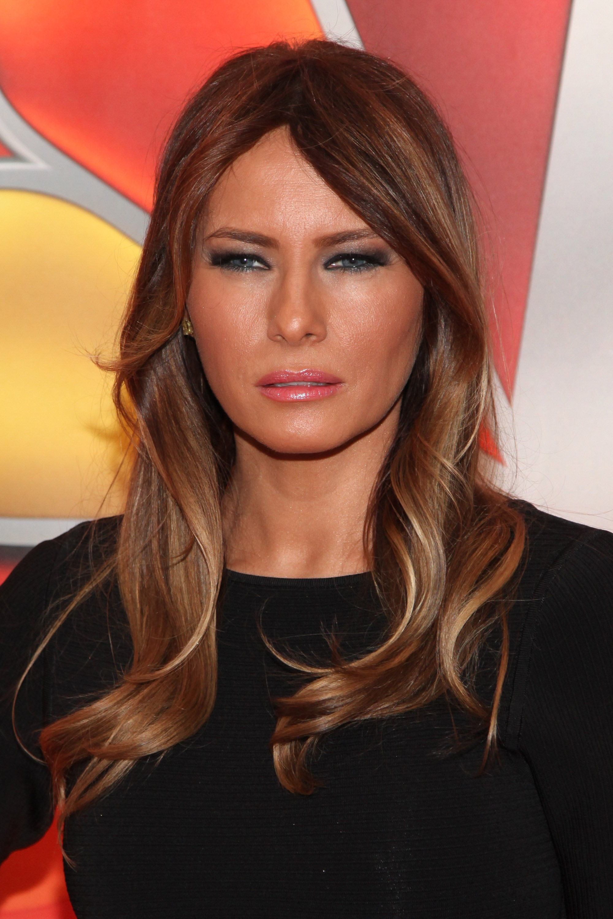 Dieses Bild zeigt Melania Trump in ihren frühen 40ern – eine Zeit, auf die sich einige Experten bezogen, als sie über Anzeichen des Alterns sprachen. Sie stellten fest, dass einige Gesichtszüge im Vergleich zu typischen altersbedingten Veränderungen auffallend gut erhalten schienen. | Quelle: Getty Images