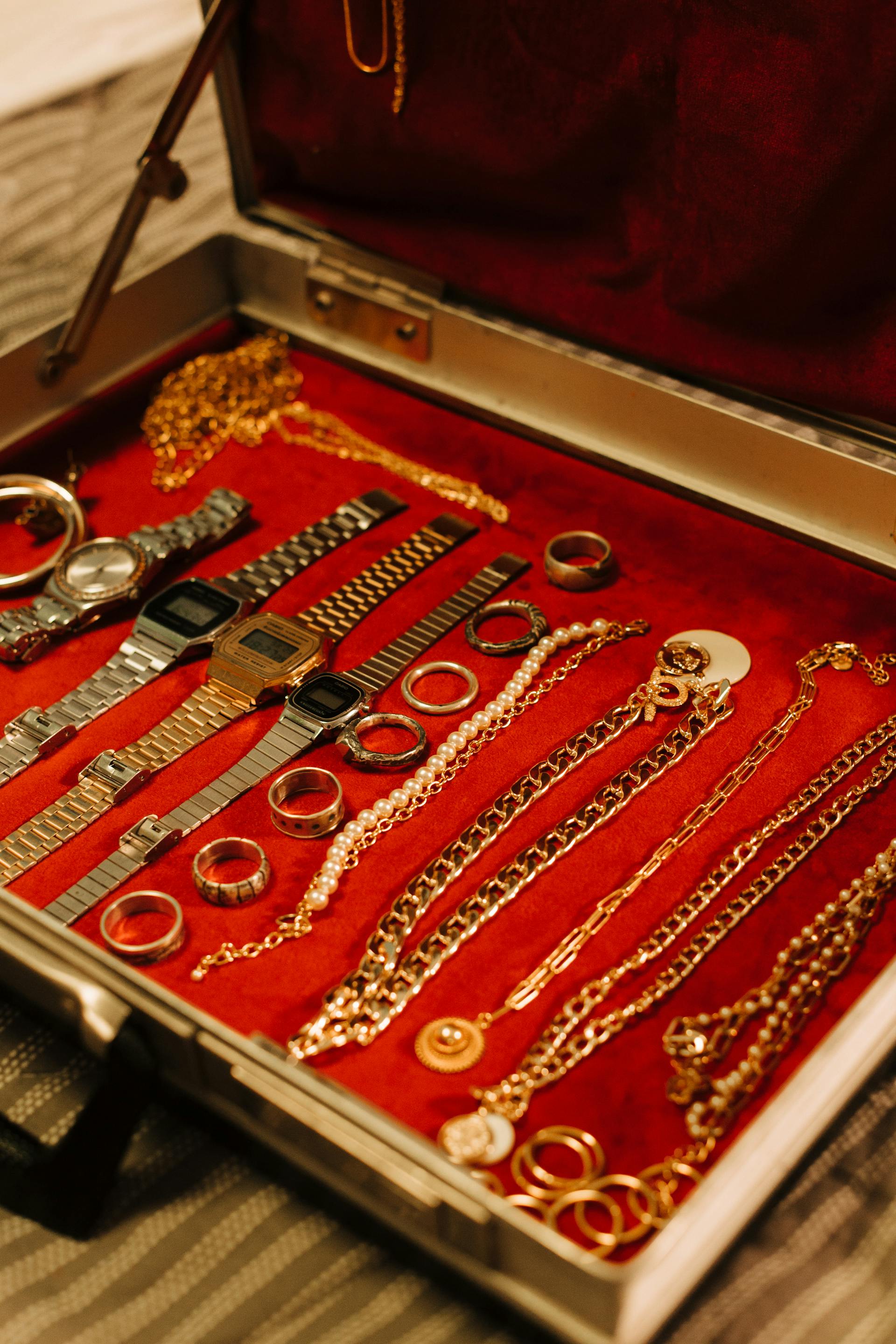 Schmuck in einer Schatulle | Quelle: Pexels