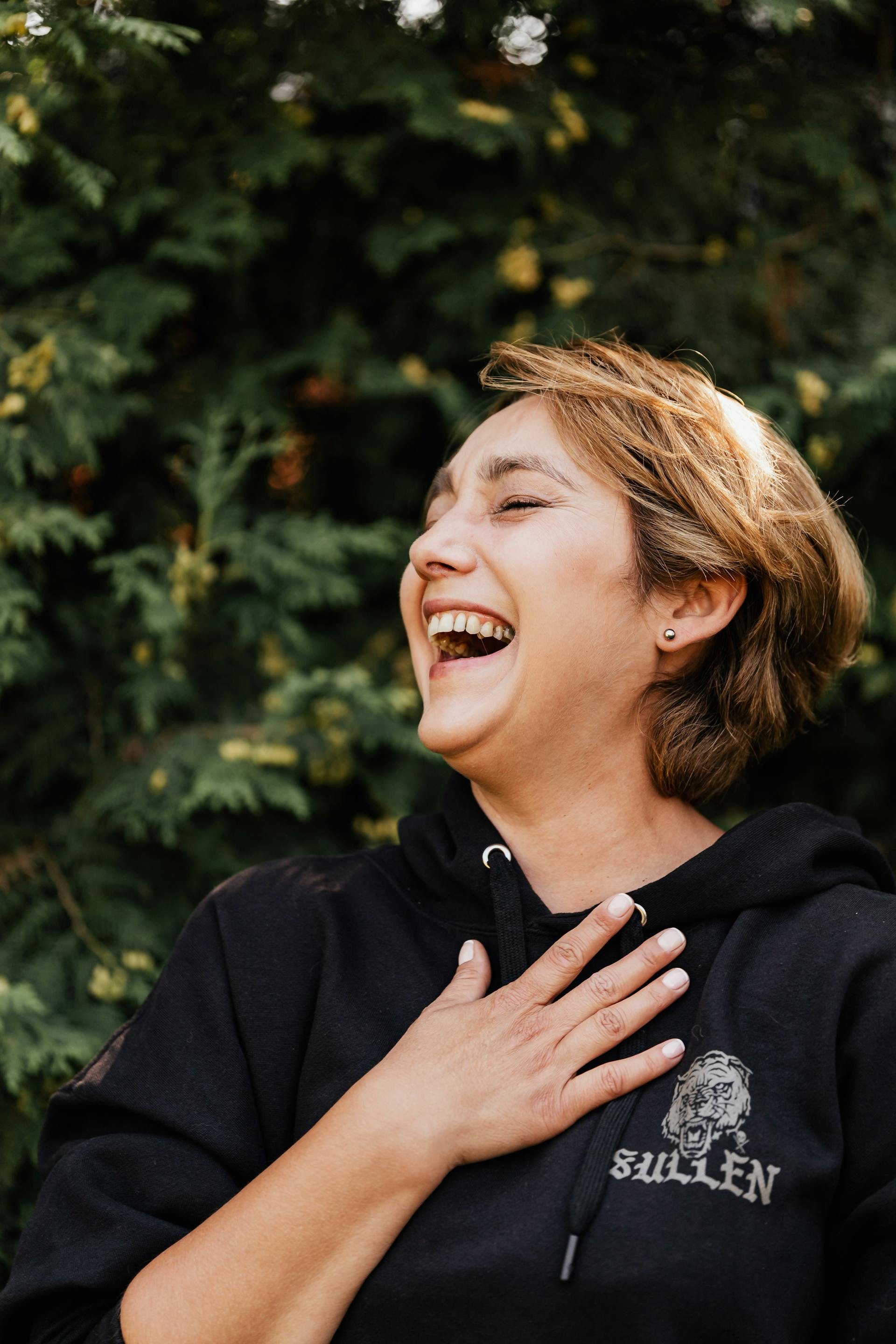 Eine lachende Frau | Quelle: Pexels