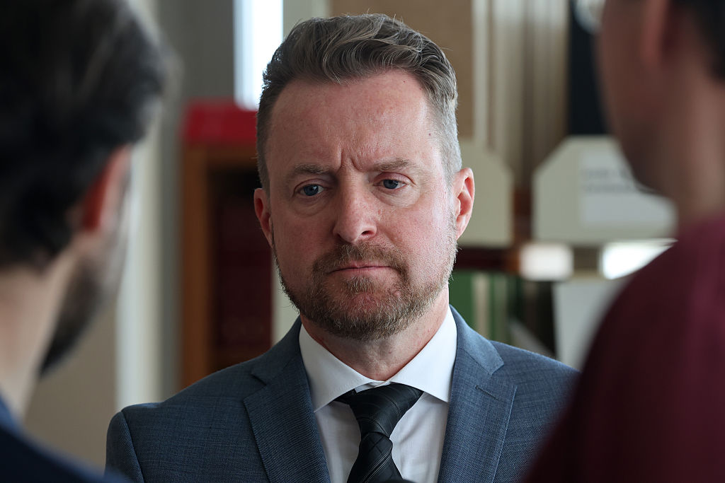 9. März 2026, Mecklenburg-Vorpommern, Rostock: Der leitende Staatsanwalt Harald Nowack, Pressesprecher der Staatsanwaltschaft Rostock, beantwortet Fragen von Journalisten zum Fall Fabian. | Quelle: Getty Images