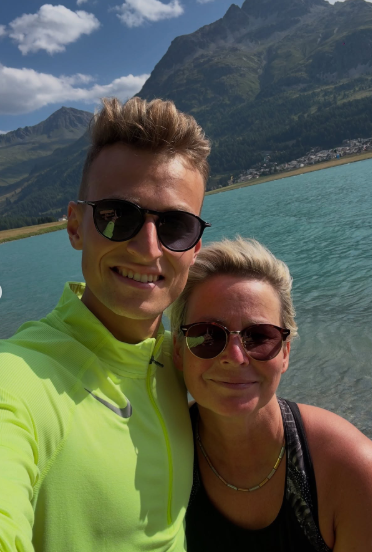 Karl Bebendorf und seine Mutter | Quelle: instagram.com/karl.beb/