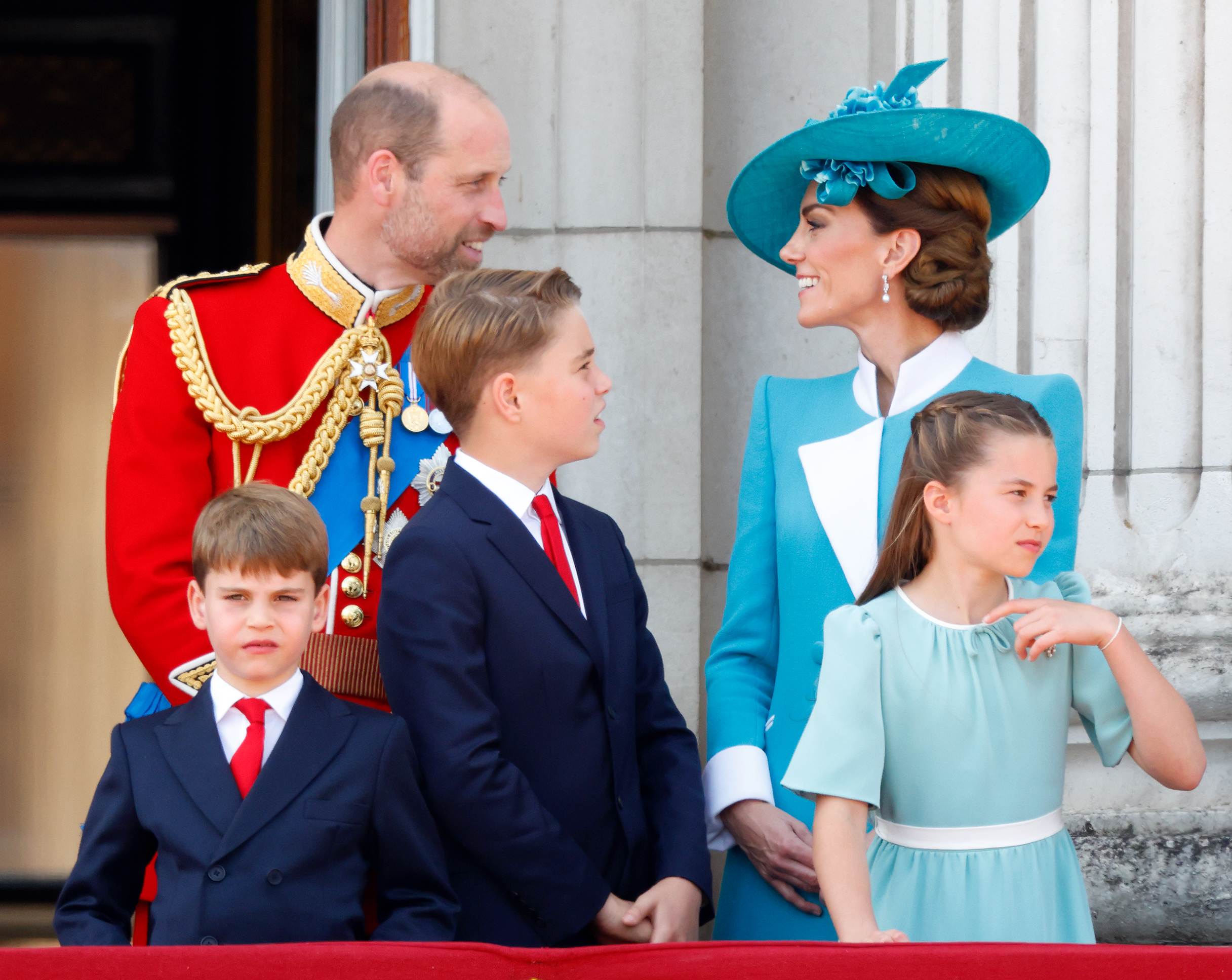 Prinz William und Prinzessin Catherine mit Prinzessin Charlotte, Prinz George und Prinz Louis von Wales am 14. Juni 2025 | Quelle: Getty Images