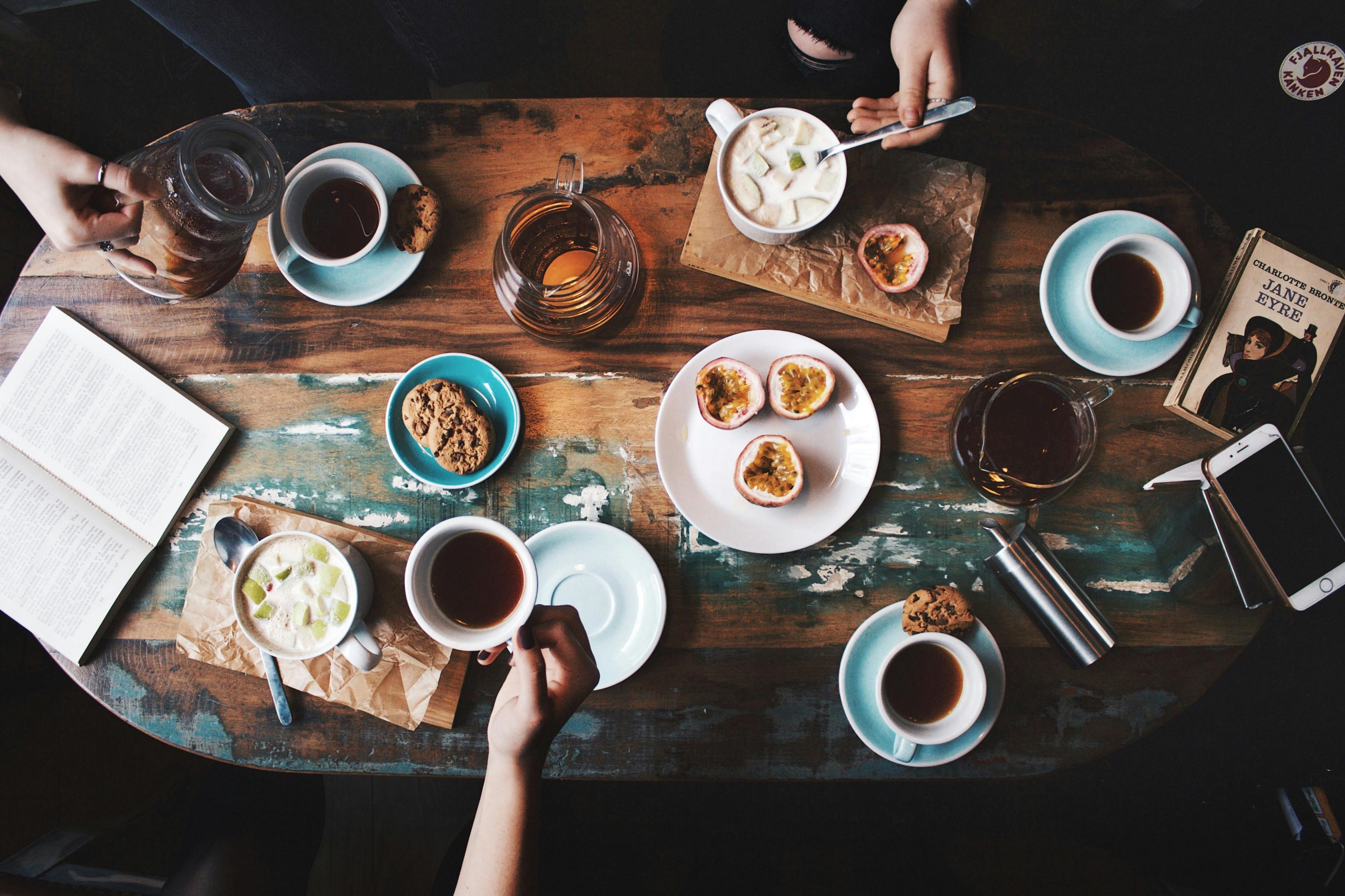 Menschen in einem Coffee Shop | Quelle: Pexels
