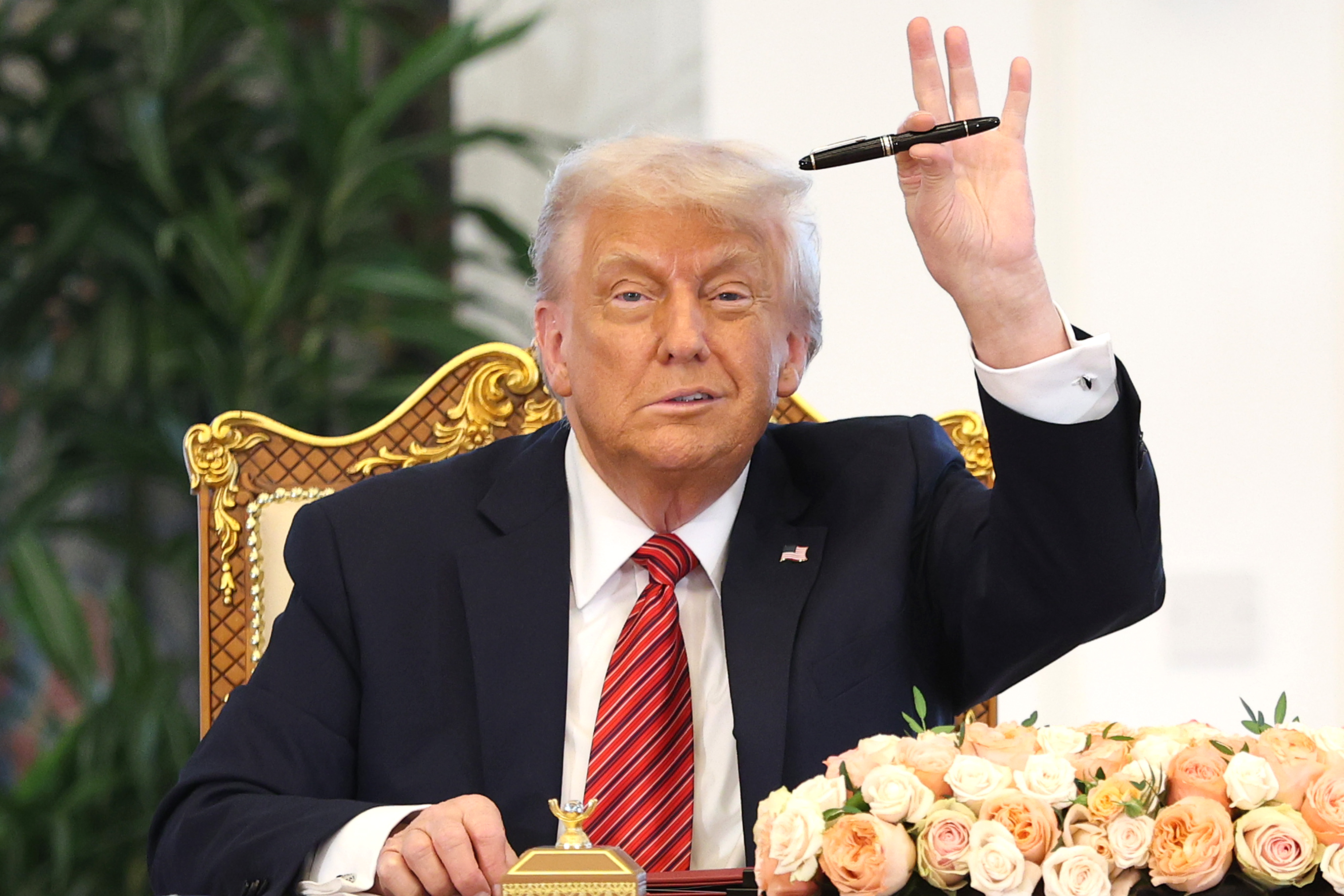 Donald Trump bei einer Unterzeichnungszeremonie am 14. Mai 2025 in Doha, Katar | Quelle: Getty Images