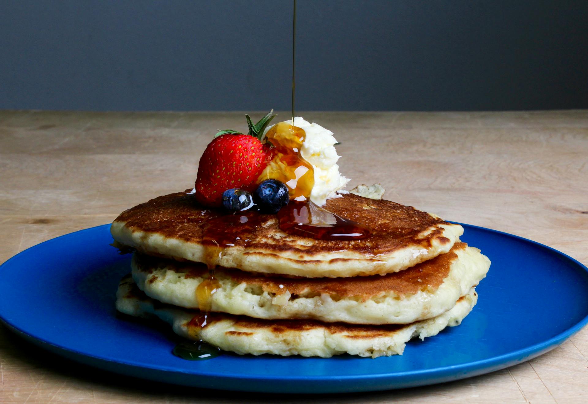 Pfannkuchen auf einem Tisch | Quelle: Pexels