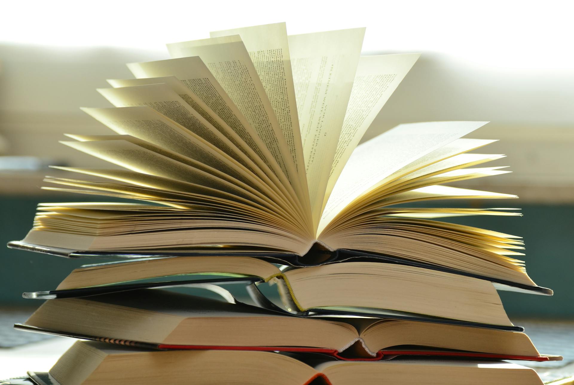 Ein Bücherstapel | Quelle: Pexels