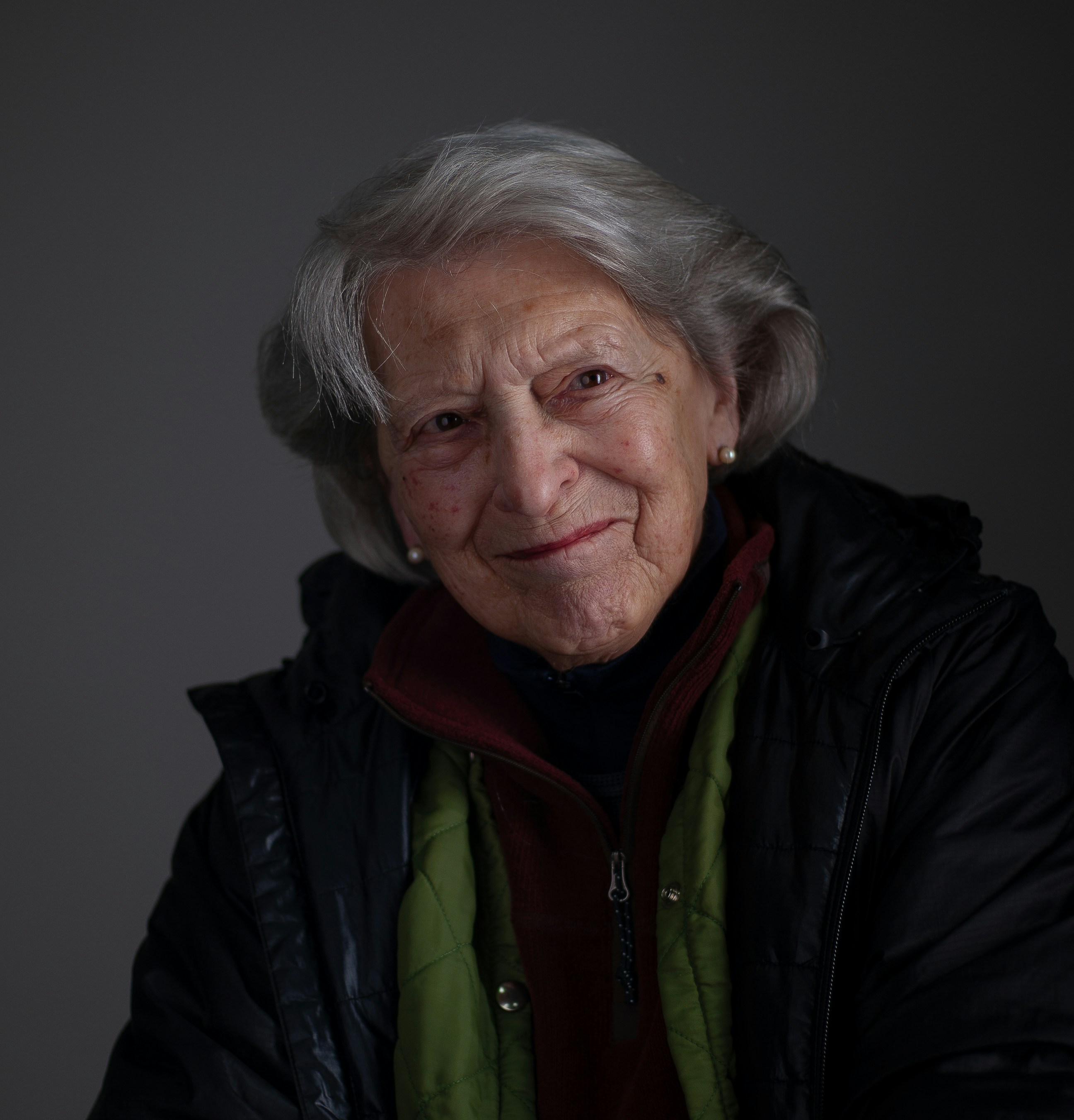 Eine Nahaufnahme einer alten Frau | Quelle: Unsplash