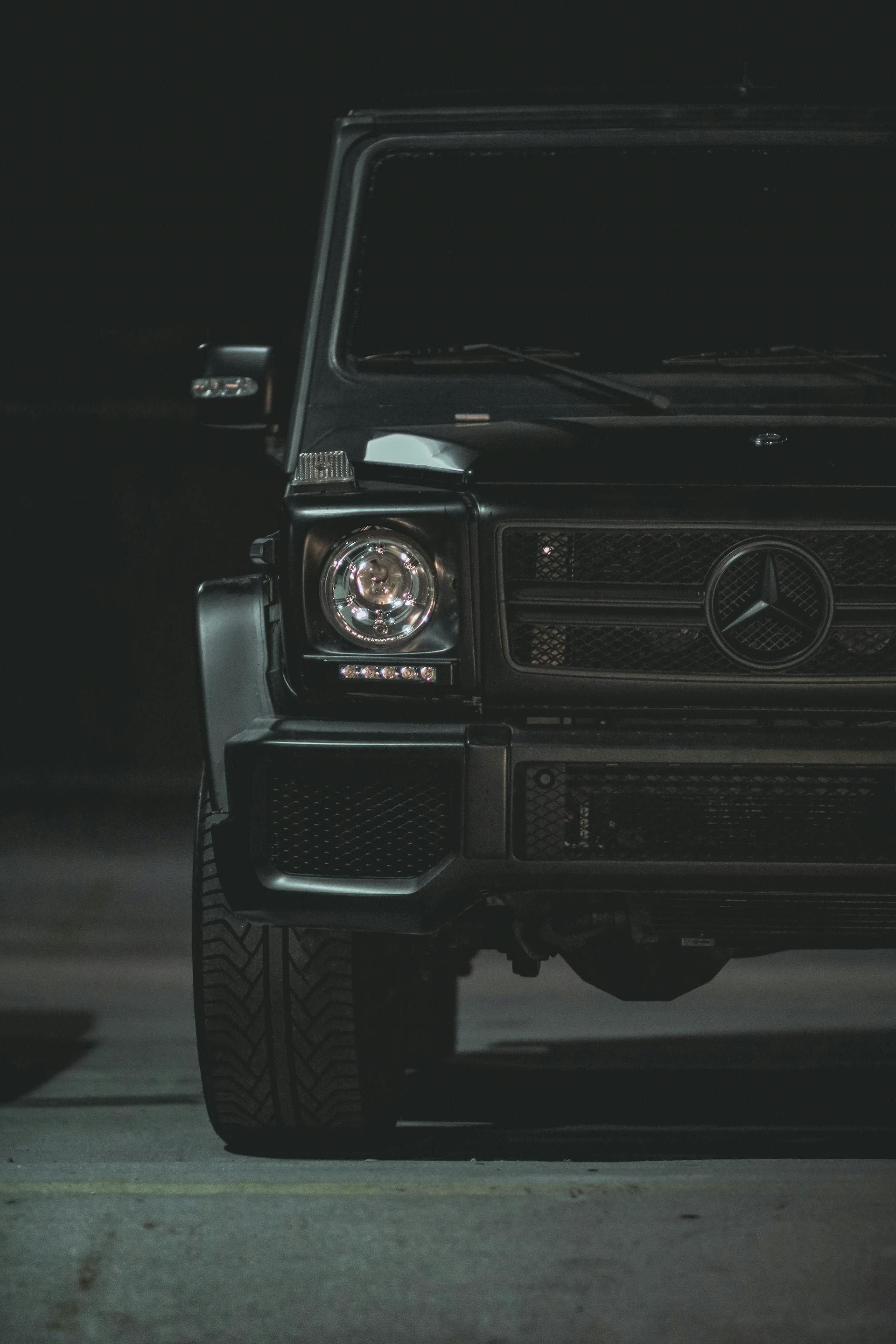 Ein schwarzer Mercedes-Benz | Quelle: Pexels