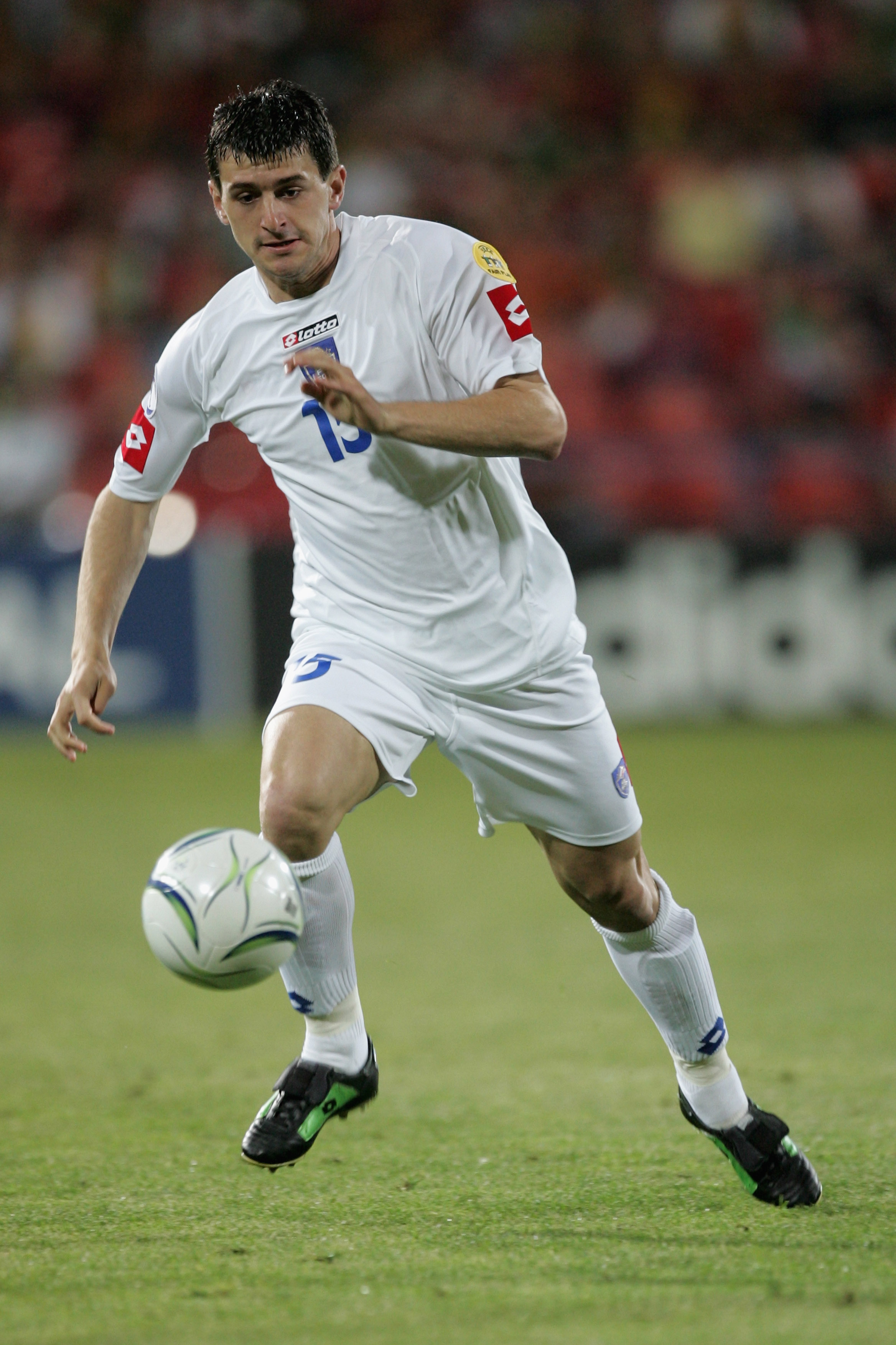 Dejan Milovanovic von Serbien kontrolliert den Ball während der UEFA-U21-Europameisterschaft 2006 | Quelle: Getty Images