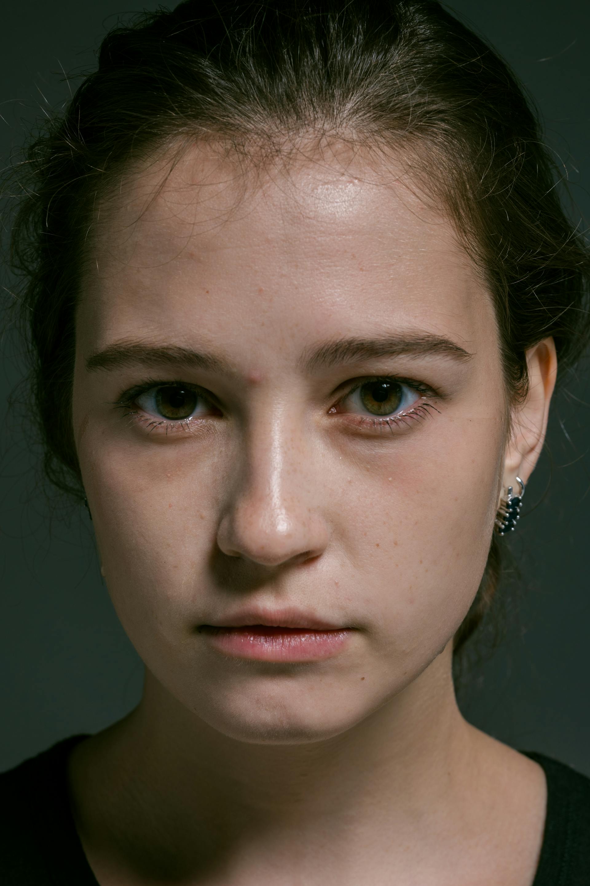 Eine Frau mit grimmigem Blick | Quelle: Pexels