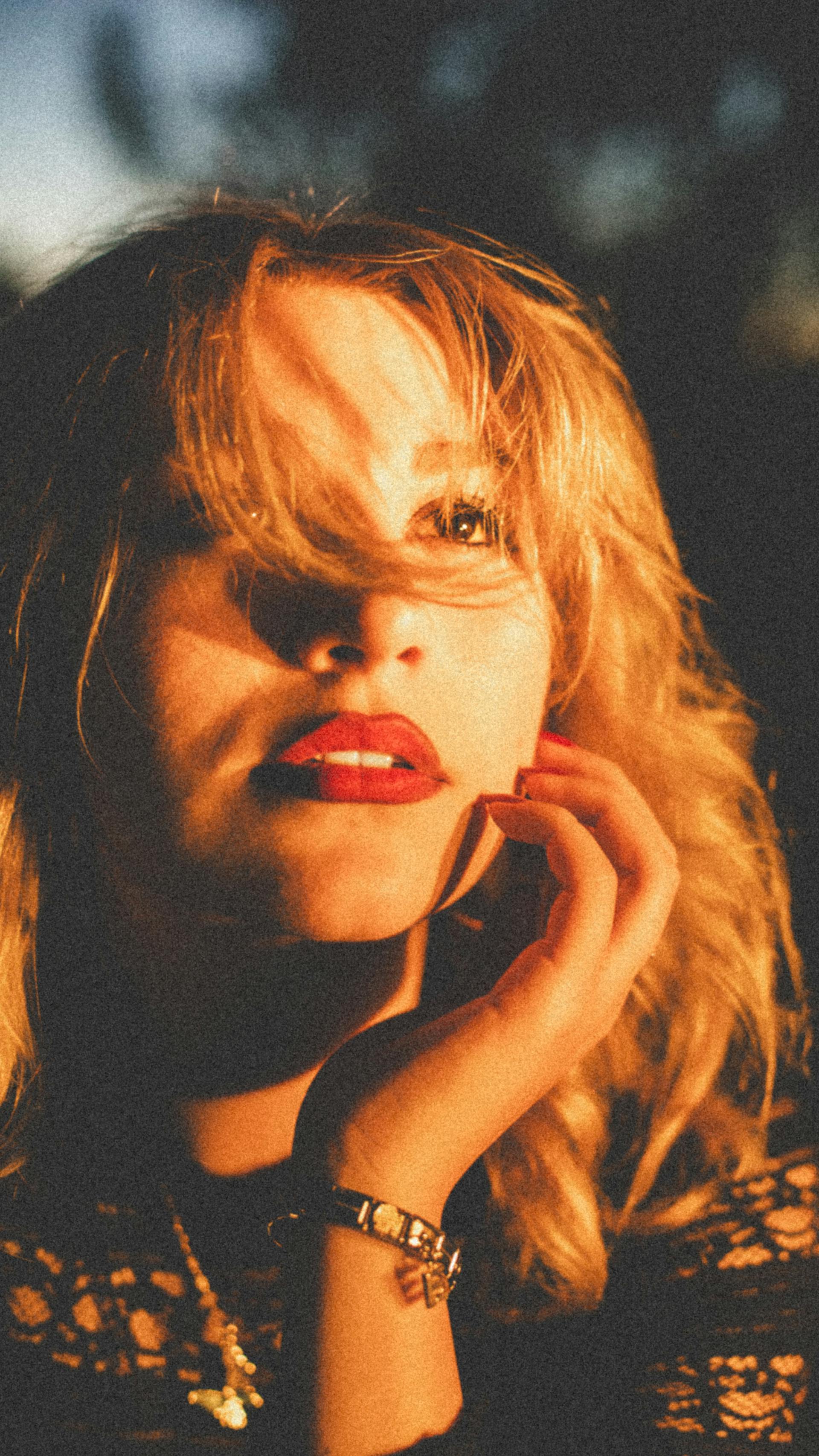 Eine erschrockene Frau | Quelle: Pexels