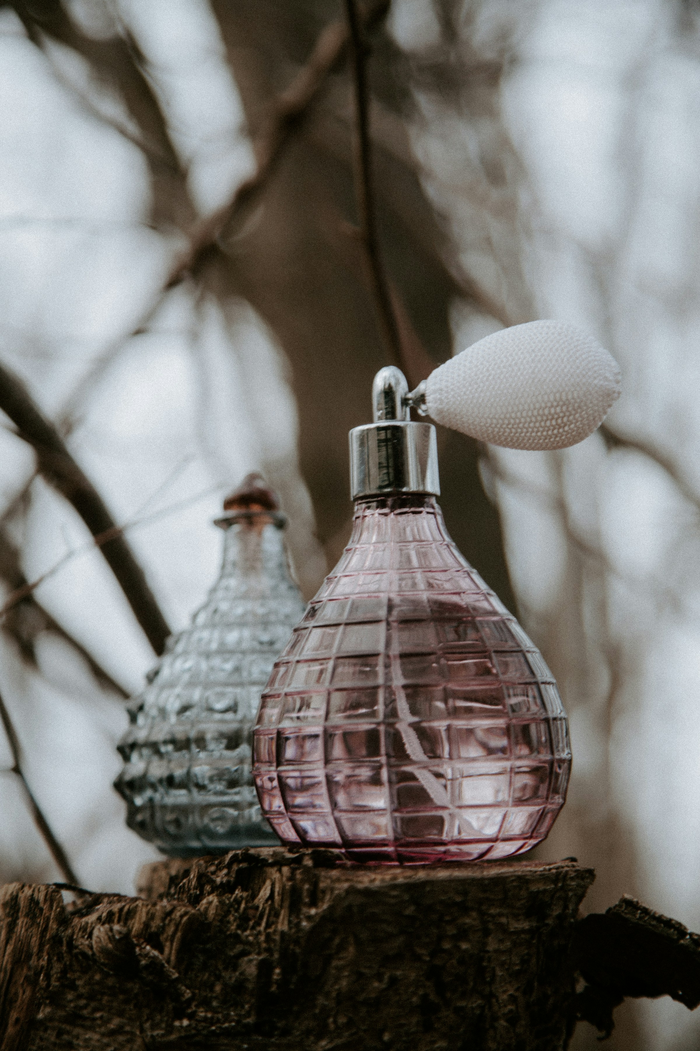 Zabytkowe flakony perfum | Źródło: Unsplash