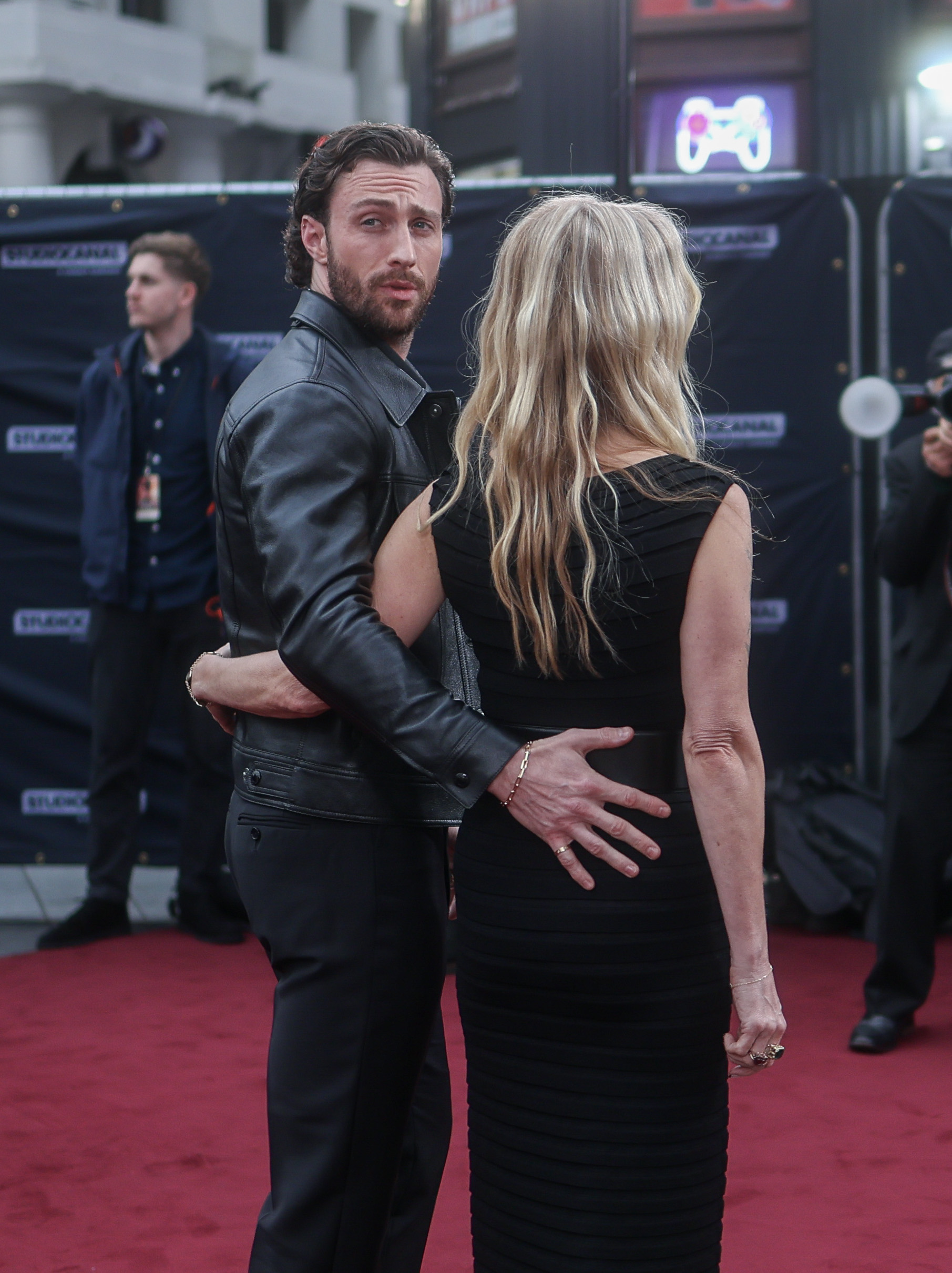 Sam und Aaron Taylor-Johnson bei der Weltpremiere von „Back To Black“ am 8. April 2024 | Quelle: Getty Images