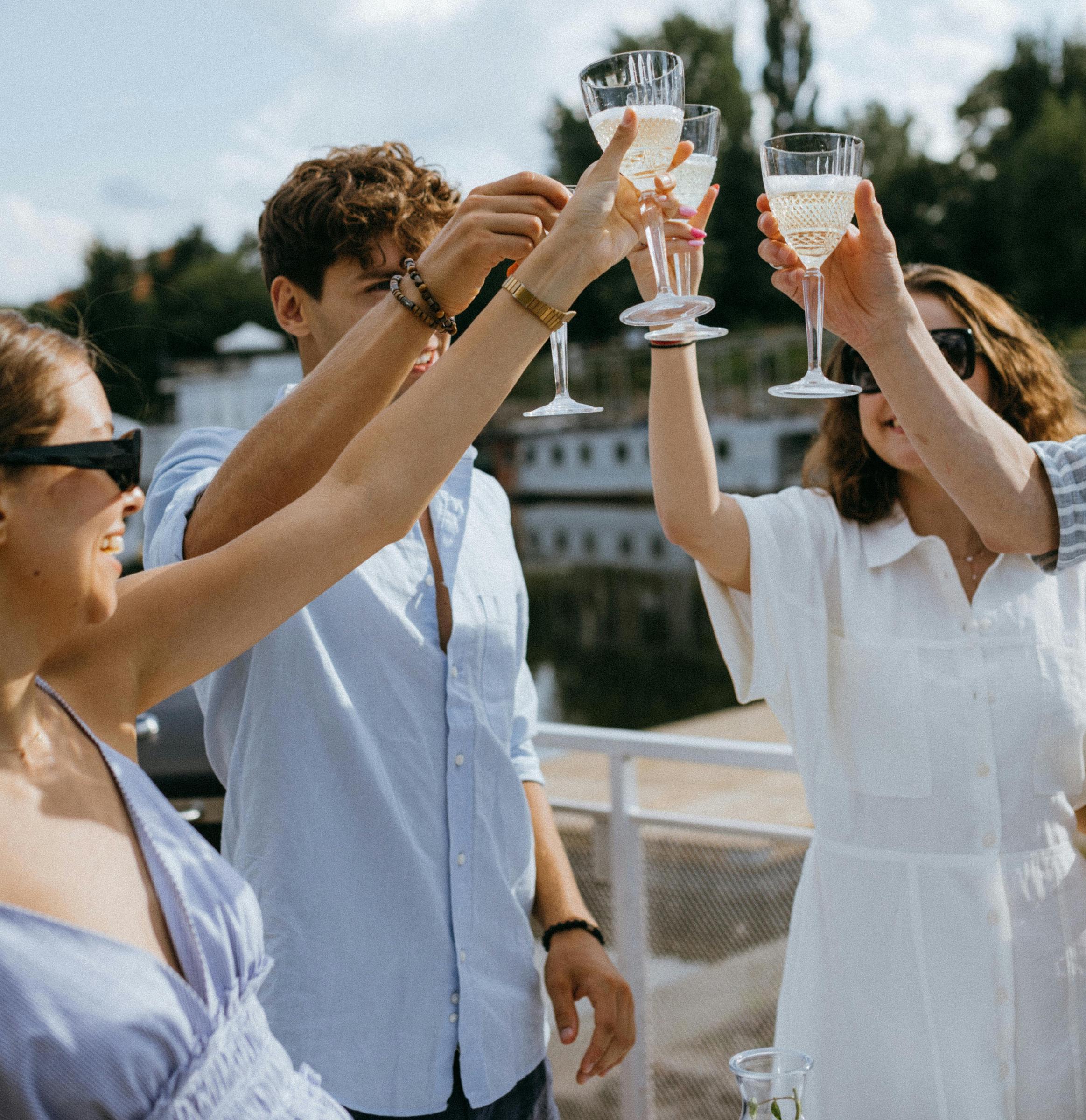 Eine Party an Bord eines Bootes | Quelle: Pexels