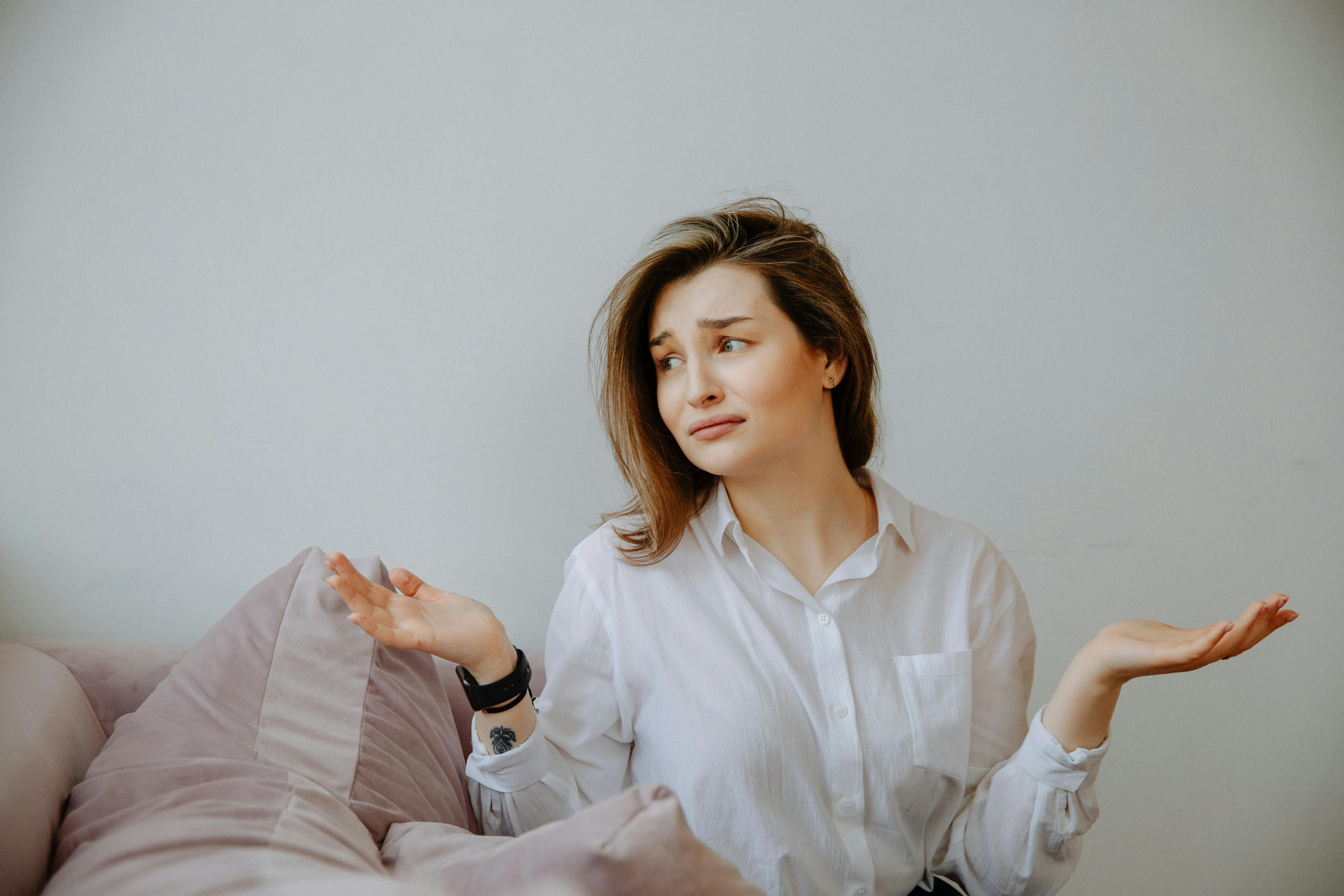 Eine verwirrte Frau | Quelle: Pexels