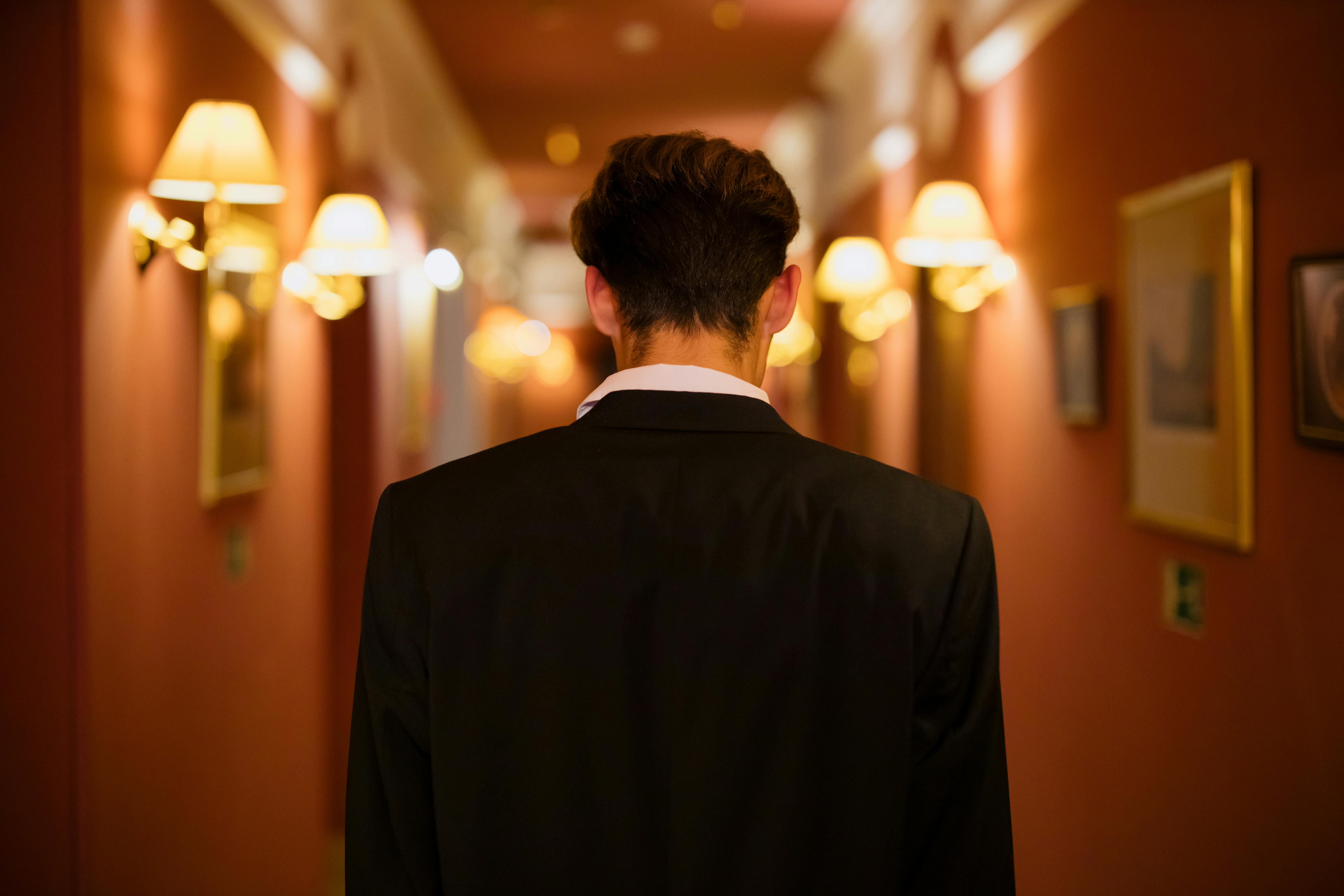Ein Mann, der weggeht | Quelle: Pexels