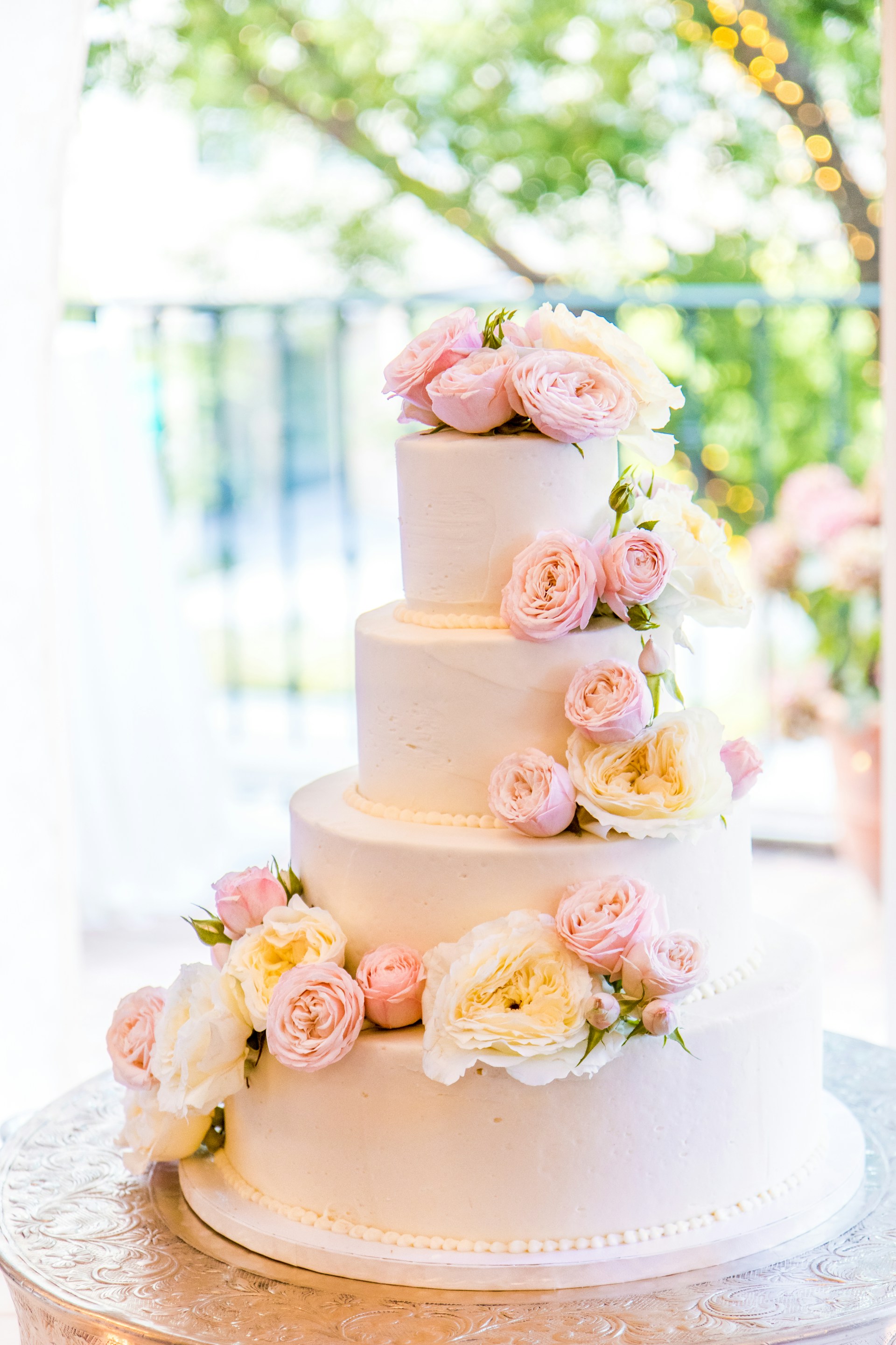 Eine prächtige Hochzeitstorte | Quelle: Unsplash