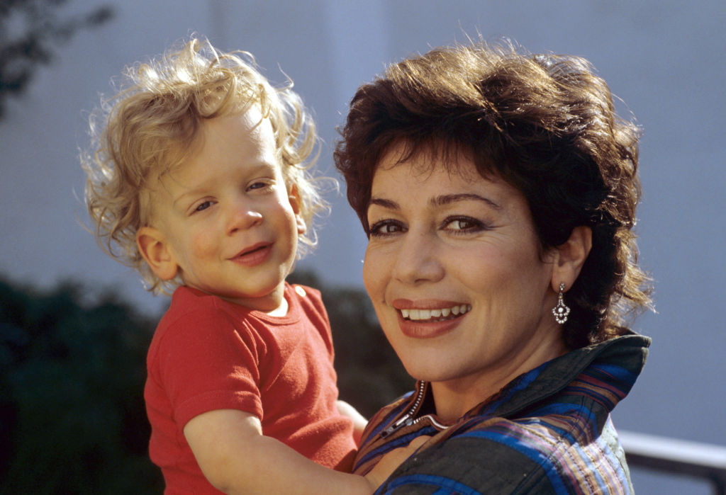 Die Schauspielerin Hannelore Elsner und ihr Sohn Dominik im September 1982 | Quelle: Getty Images