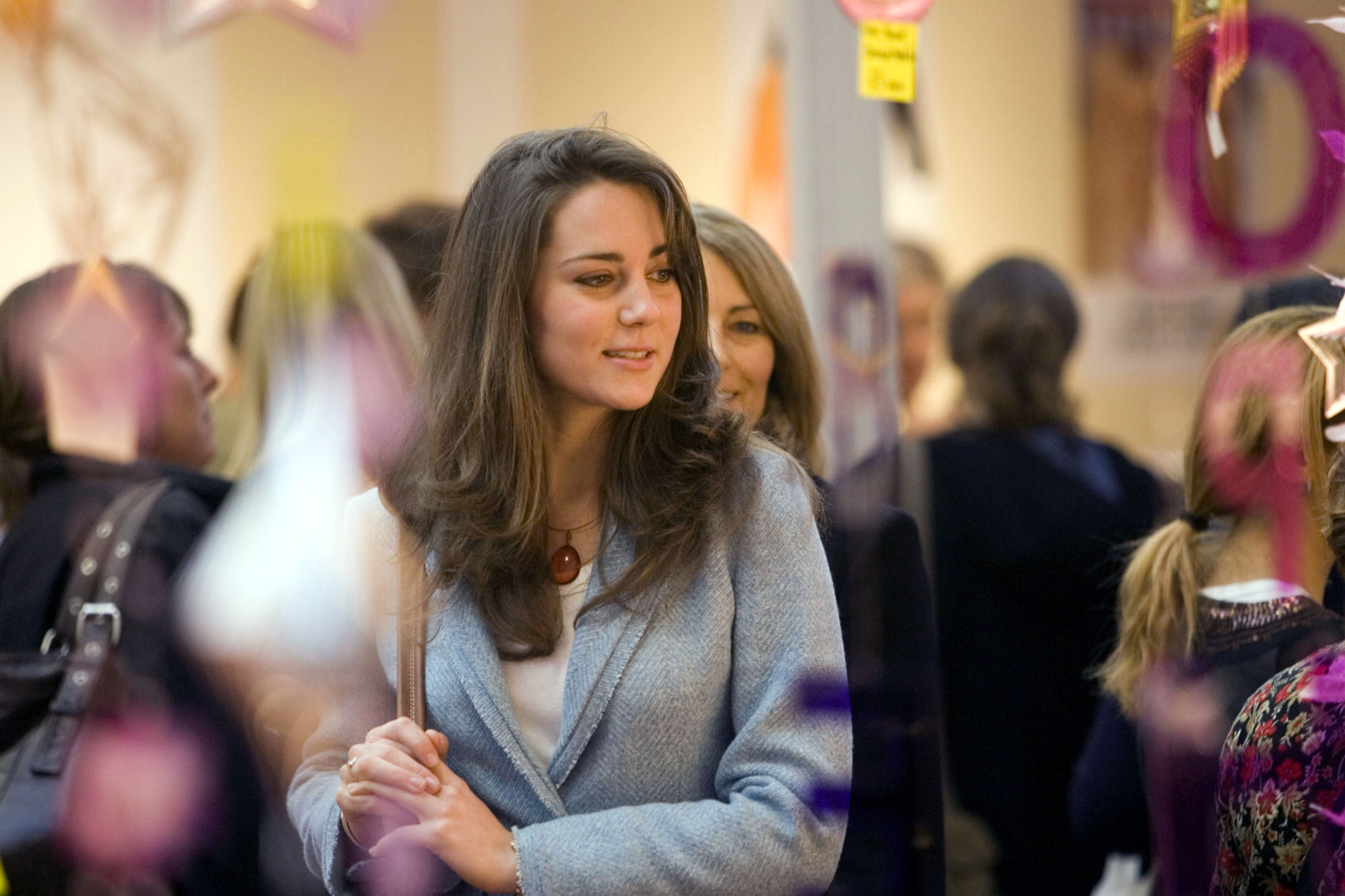 Kate Middleton beim „Spirit of Christmas Shopping Festival“ in London am 3. November 2005. | Quelle: Getty Images