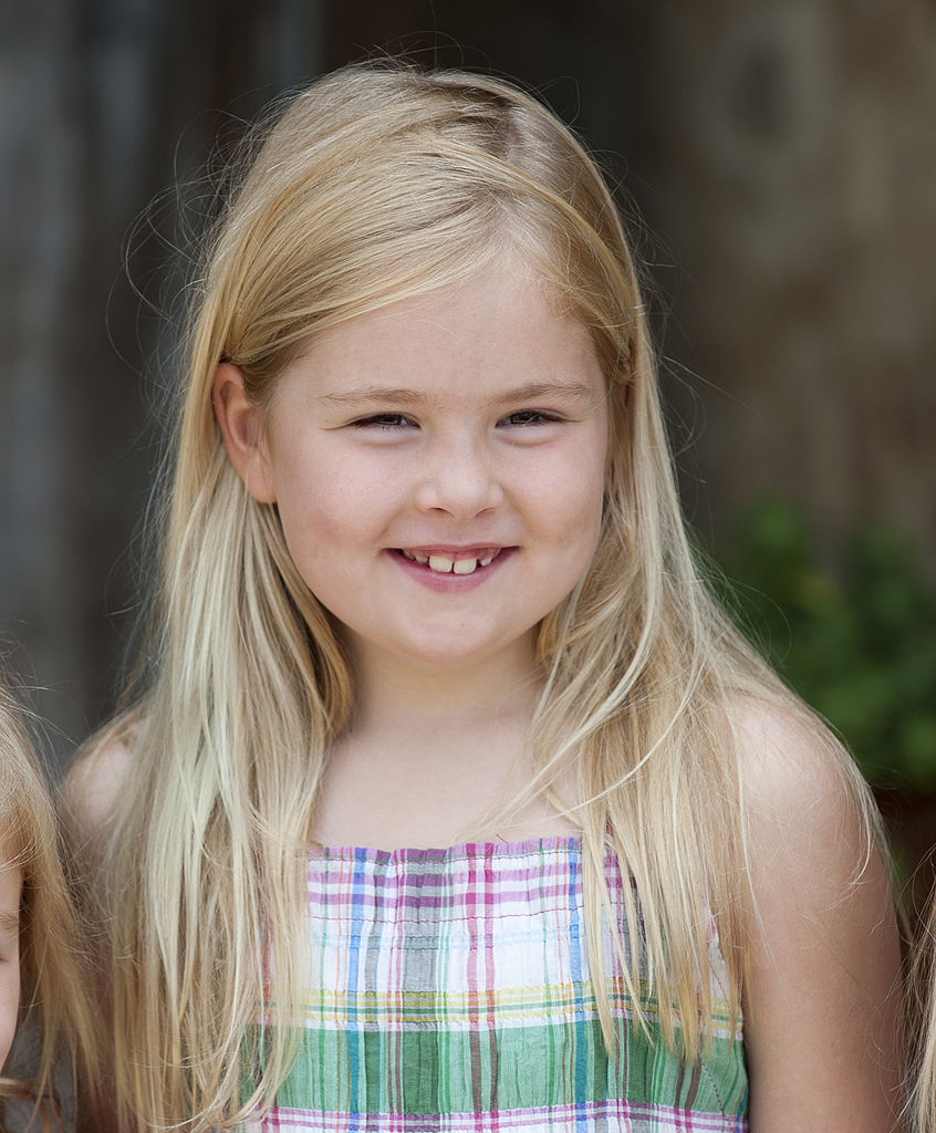 Königin Beatrix der Niederlande gesellt sich zu Prinz Willem Alexander der Niederlande und Prinzessin Maxima der Niederlande mit ihren Kindern | Quelle: Getty Images