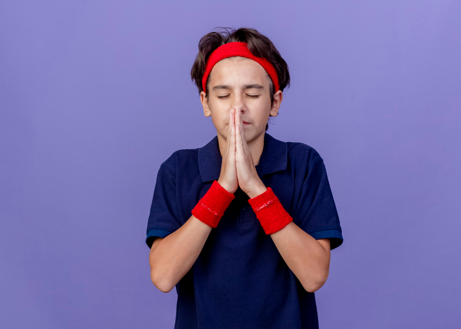 Ein entschuldigender Junge | Quelle: Freepik