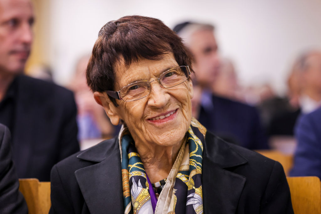 13. November 2024, Nordrhein-Westfalen, Düsseldorf: Rita Süssmuth (CDU), ehemalige Politikerin, Bundesministerin für Jugend, Familie und Gesundheit und Präsidentin des Deutschen Bundestages, bei der Verleihung der Josef-Neuberger-Medaille 2024. | Quelle: Getty Images