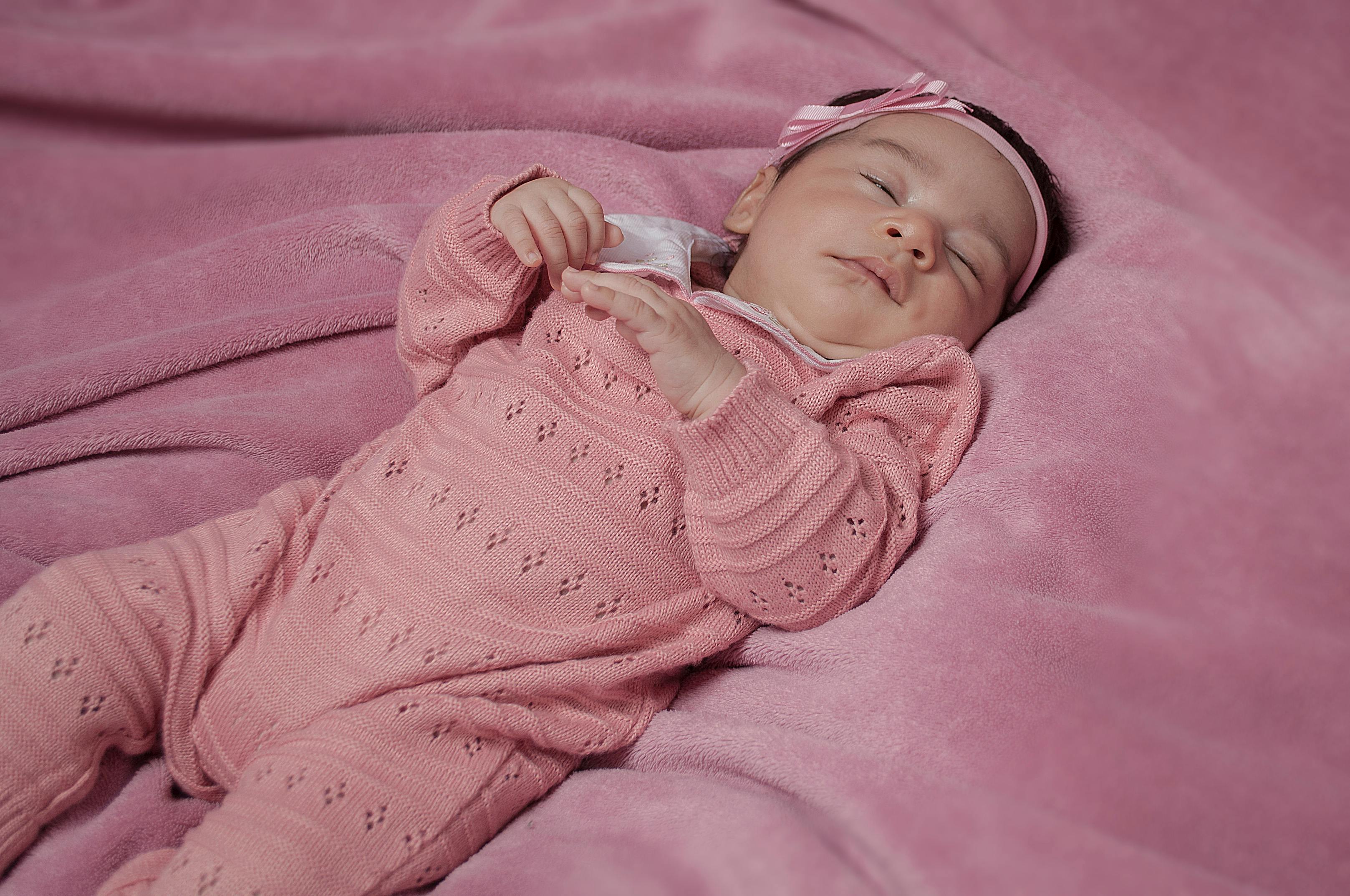 Ein schlafendes kleines Mädchen | Quelle: Pexels