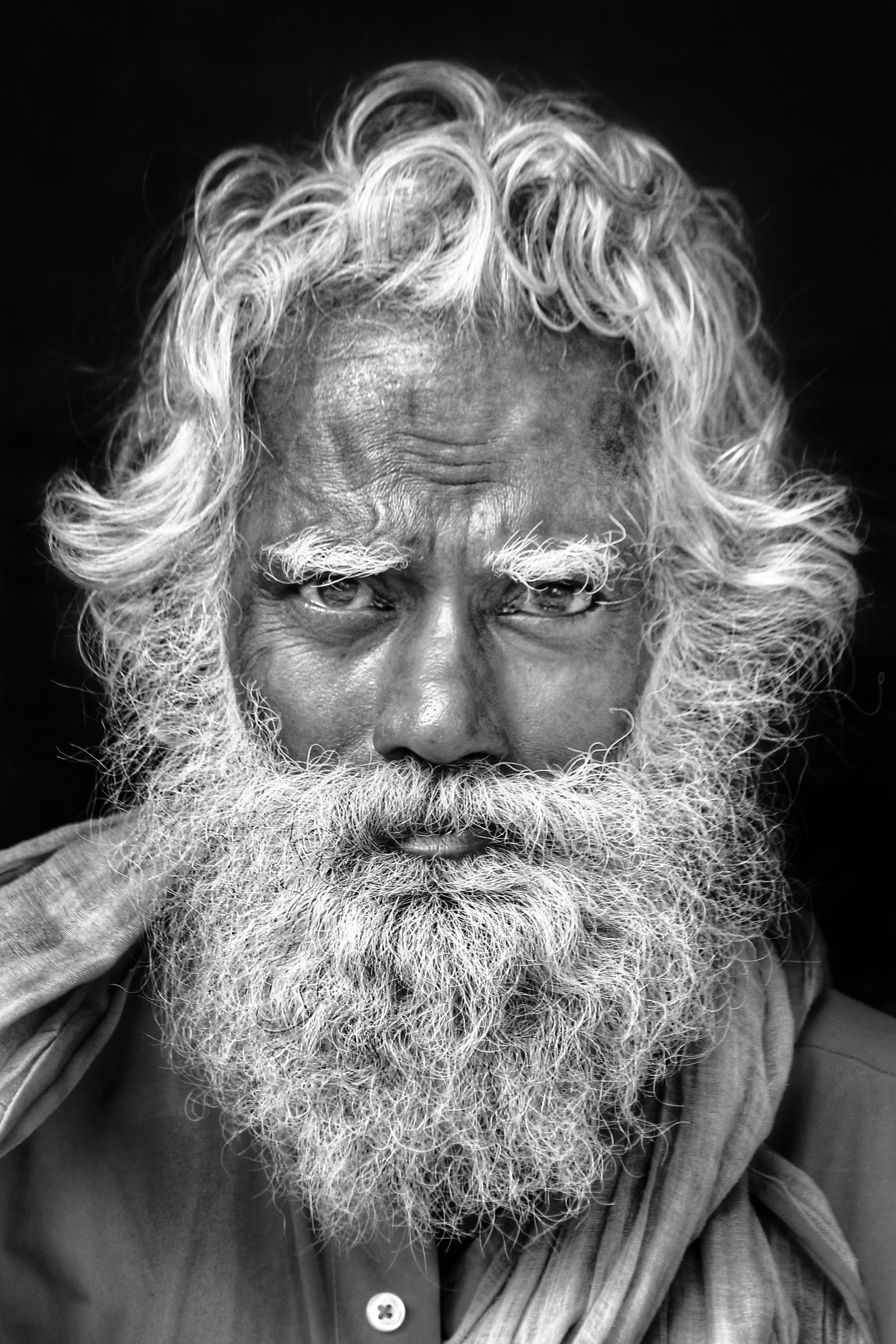 Ein zweifelnder Obdachloser | Quelle: Unsplash