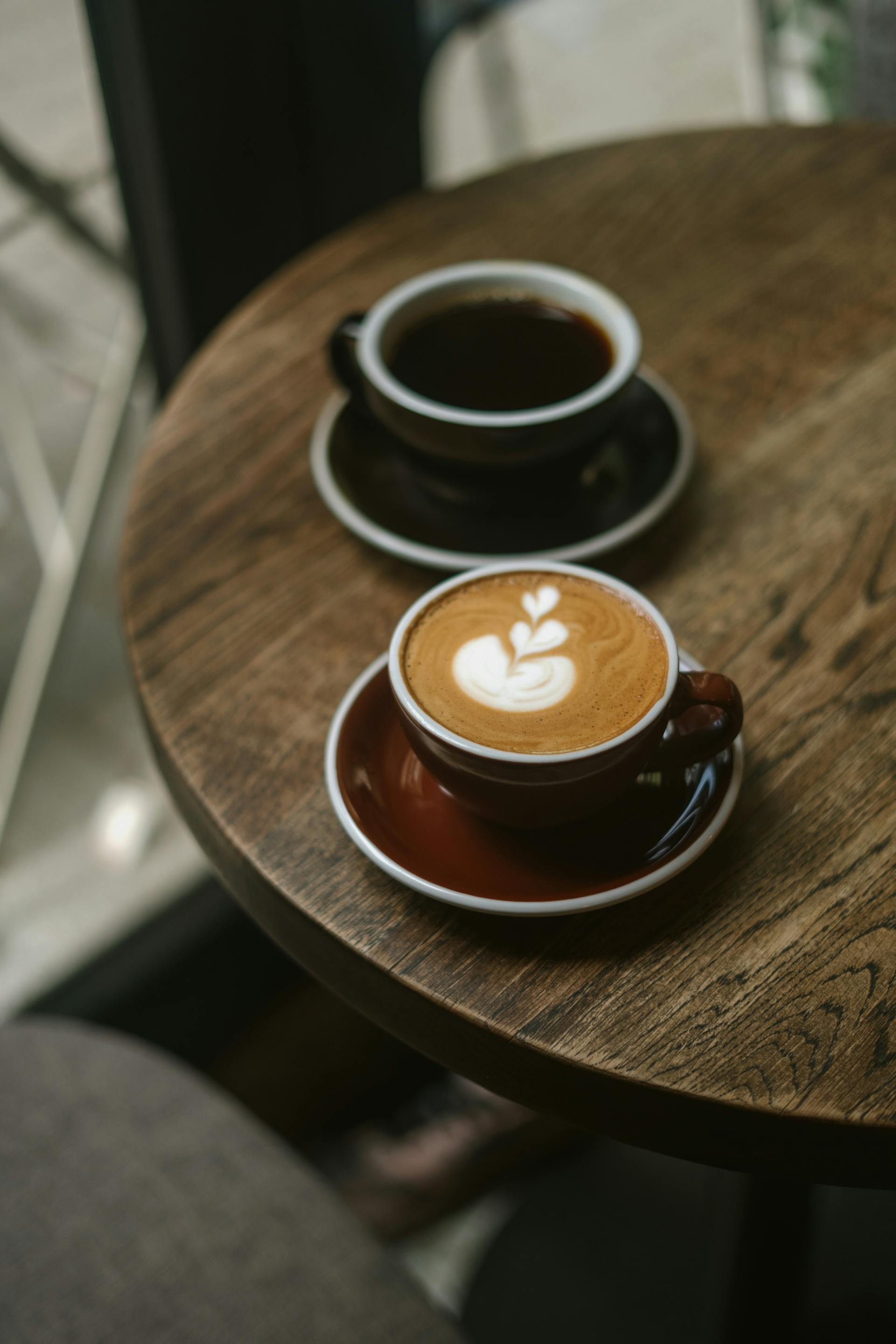 Zwei Tassen Kaffee | Quelle: Pexels