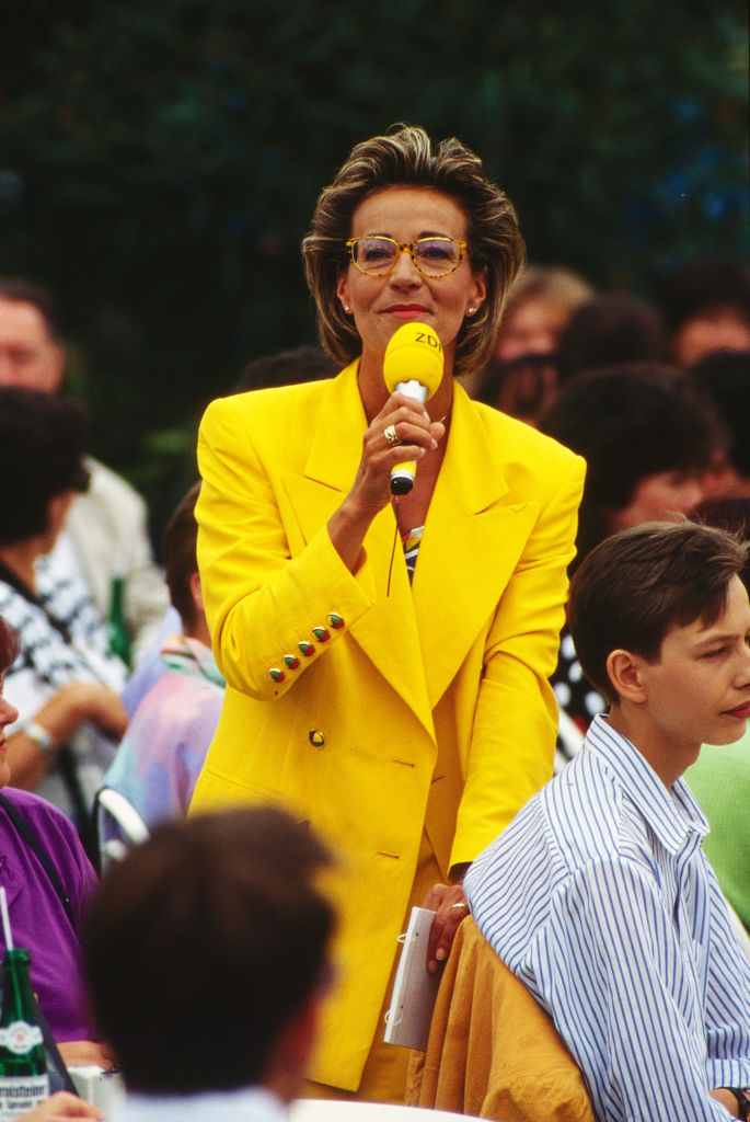 ZDF Fernsehgarten, Sonntagsunterhaltung aus dem Garten des ZDF in Mainz, Sendung vom 14. Juni 1992, Moderatorin Ilona Christen | Quelle: Getty Images