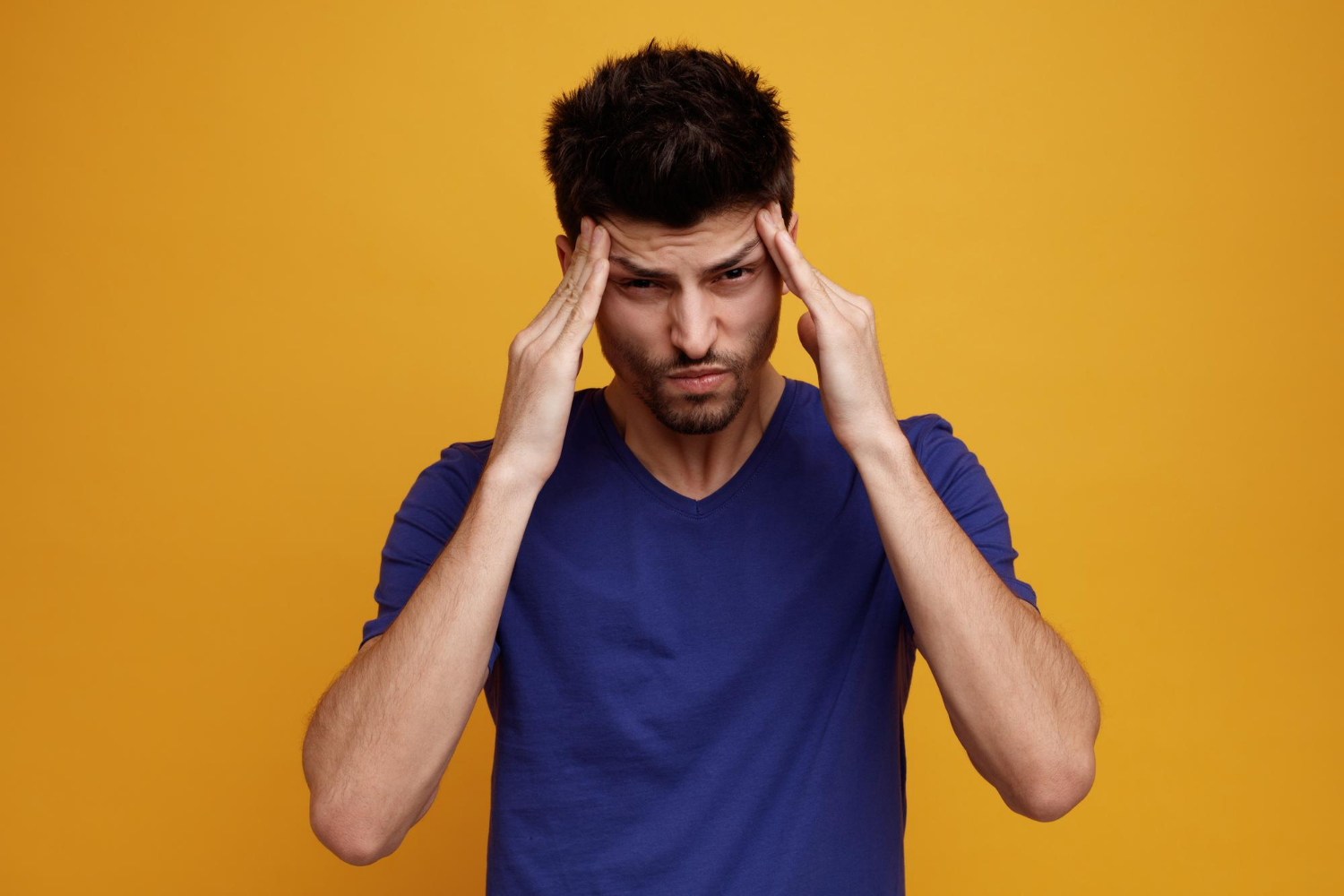 Ein gestresster Mann | Quelle: Freepik