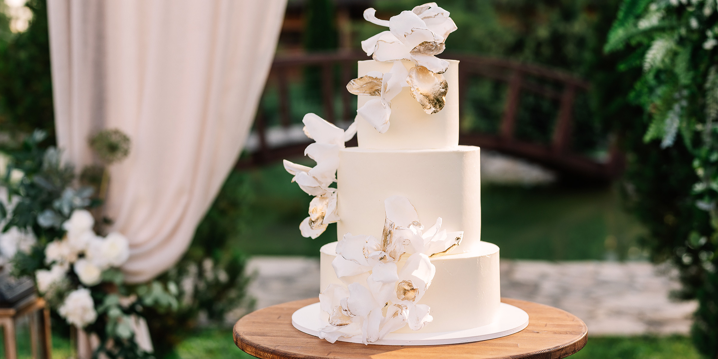 Eine wunderschöne Hochzeitstorte | Quelle: Shutterstock