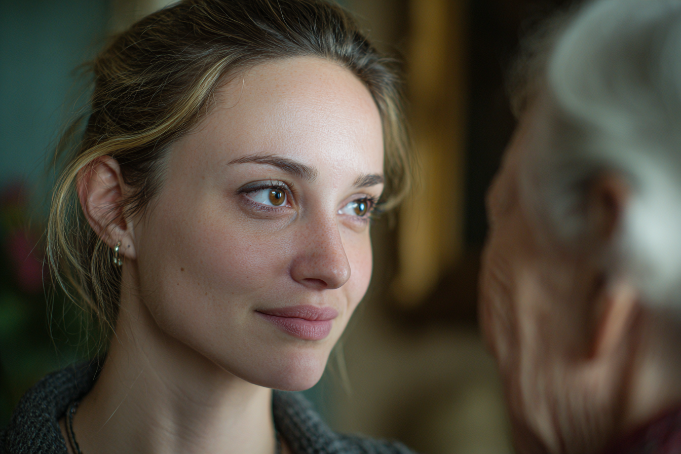 Eine Frau im Gespräch mit ihrer Großmutter | Quelle: Midjourney