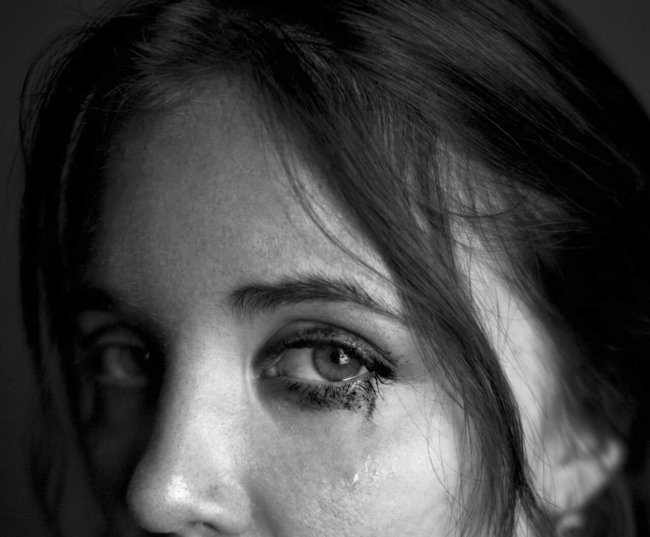 Eine Frau mit Tränen in den Augen | Quelle: Pexels