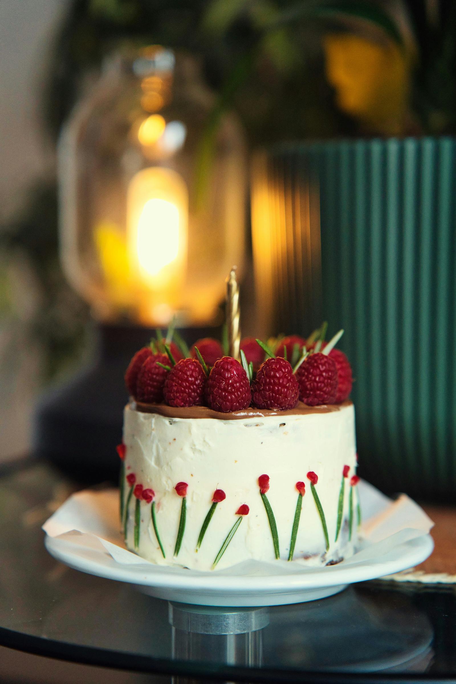 Eine Torte auf einem Tisch | Quelle: Unsplash
