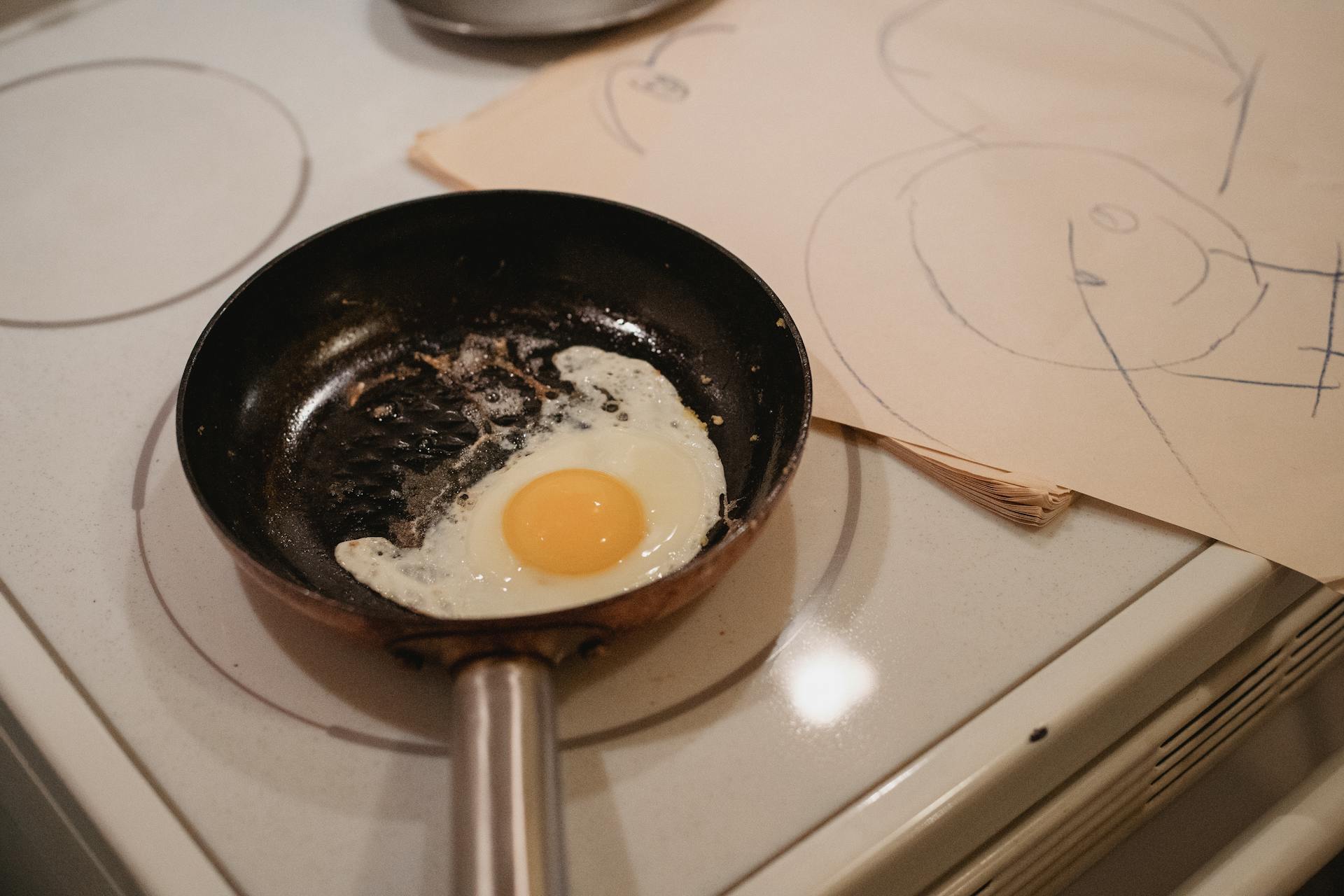 Ein Spiegelei in einer Pfanne | Quelle: Pexels